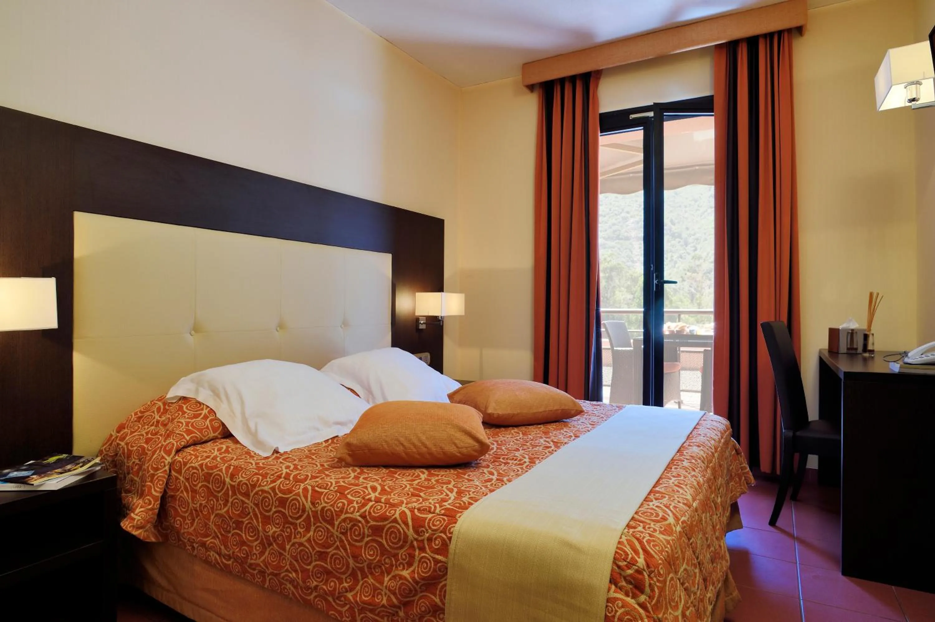Mountain view, Bed in Hôtel & Restaurant Le Belvédère
