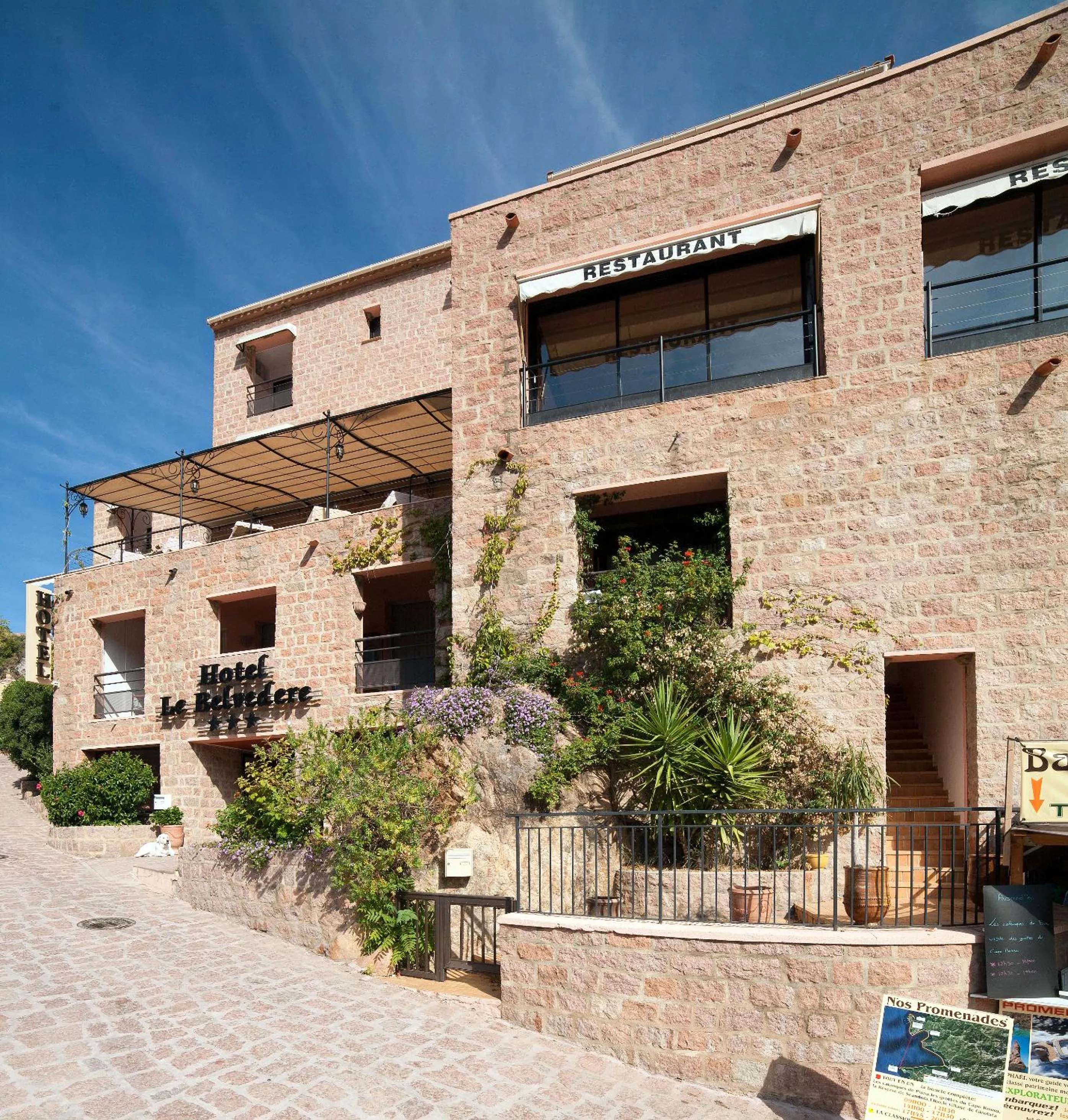 Facade/entrance in Hôtel & Restaurant Le Belvédère