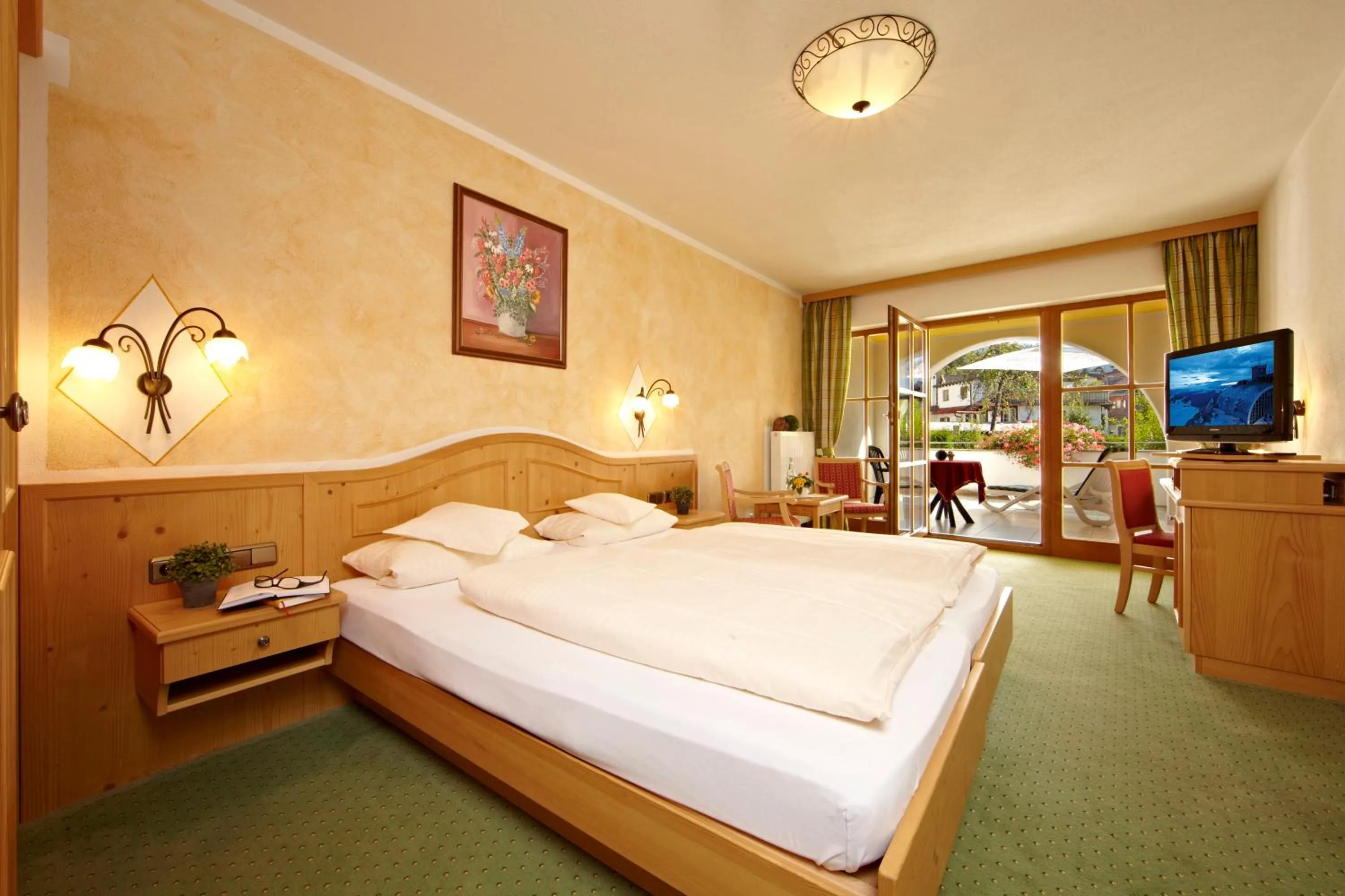 Photo of the whole room, Bed in Hotel Schatten