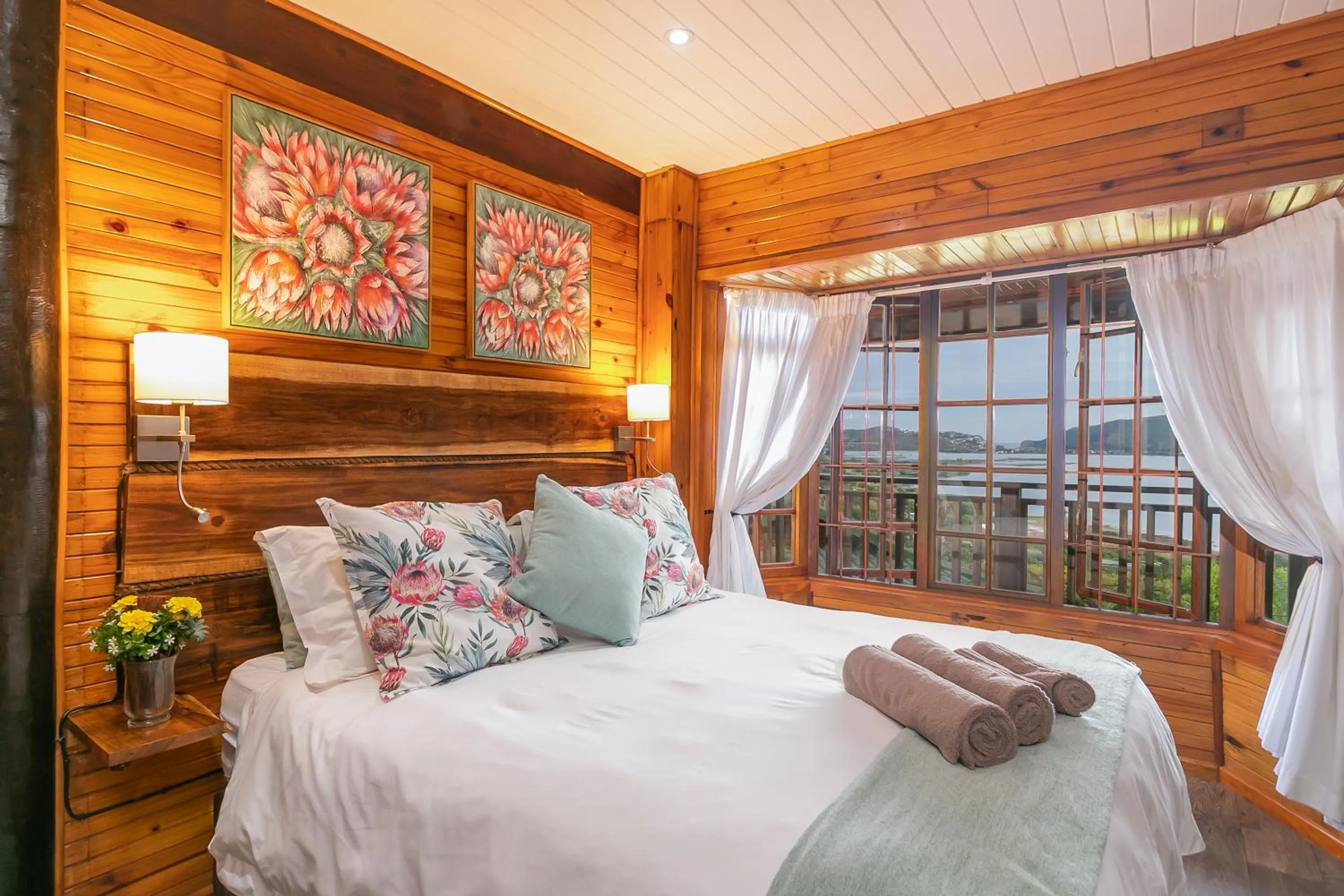 Bed in Big Tree House Lodge