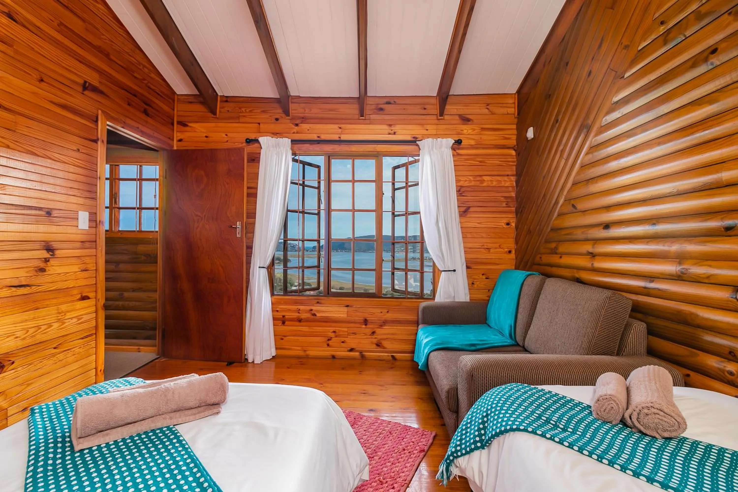 Bed in Big Tree House Lodge
