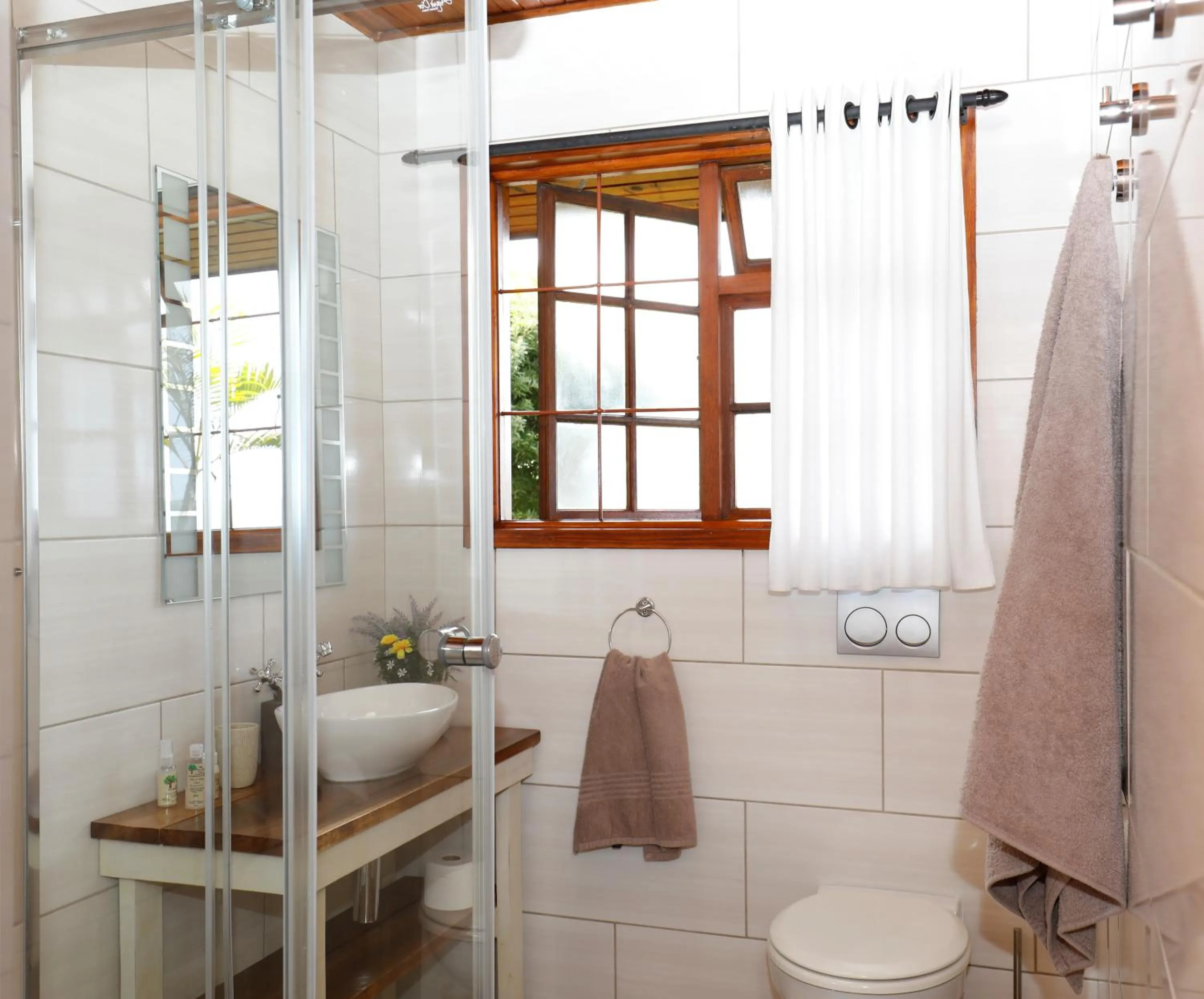 Bathroom in Big Tree House Lodge