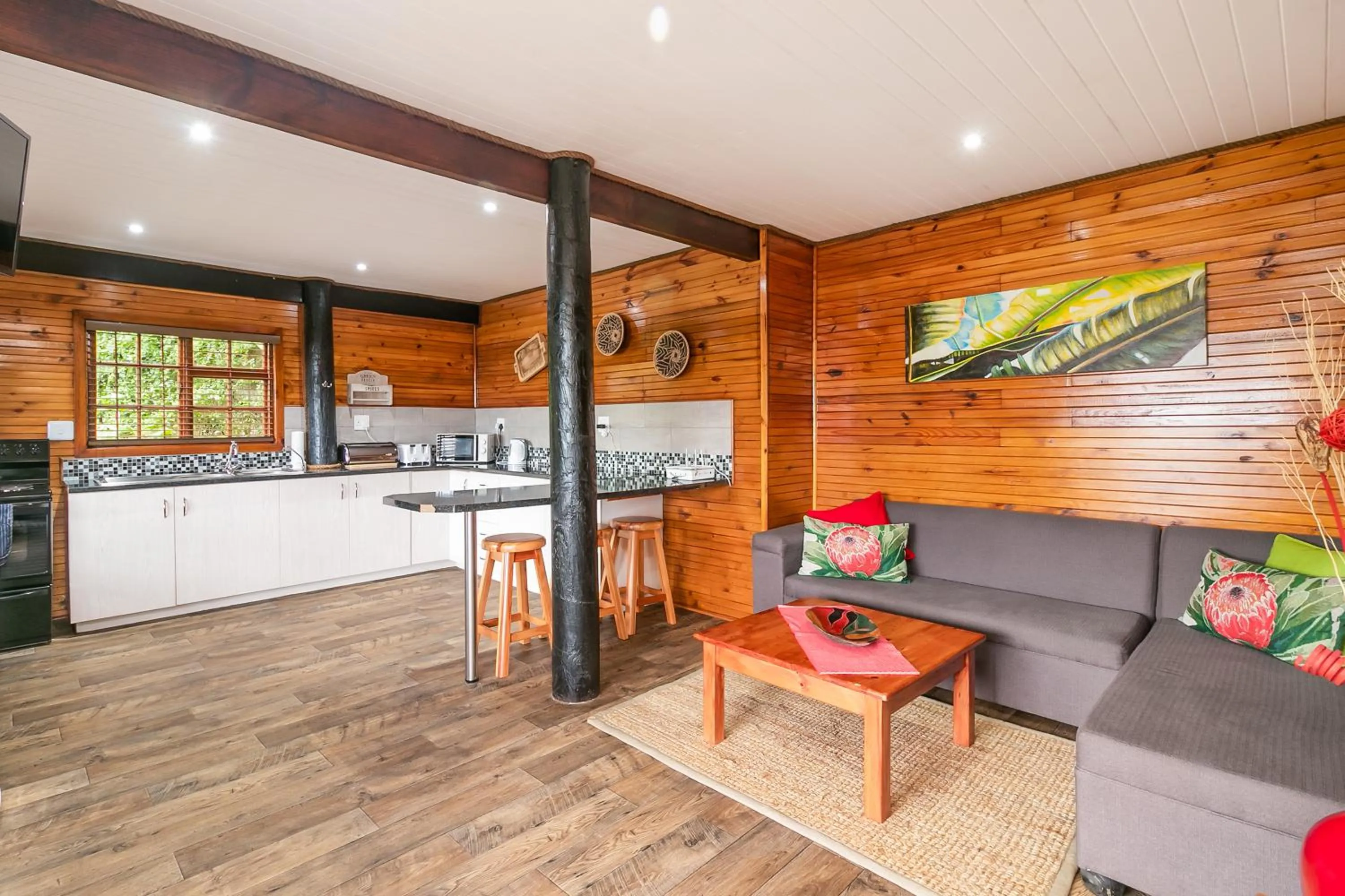 Coffee/tea facilities in Big Tree House Lodge