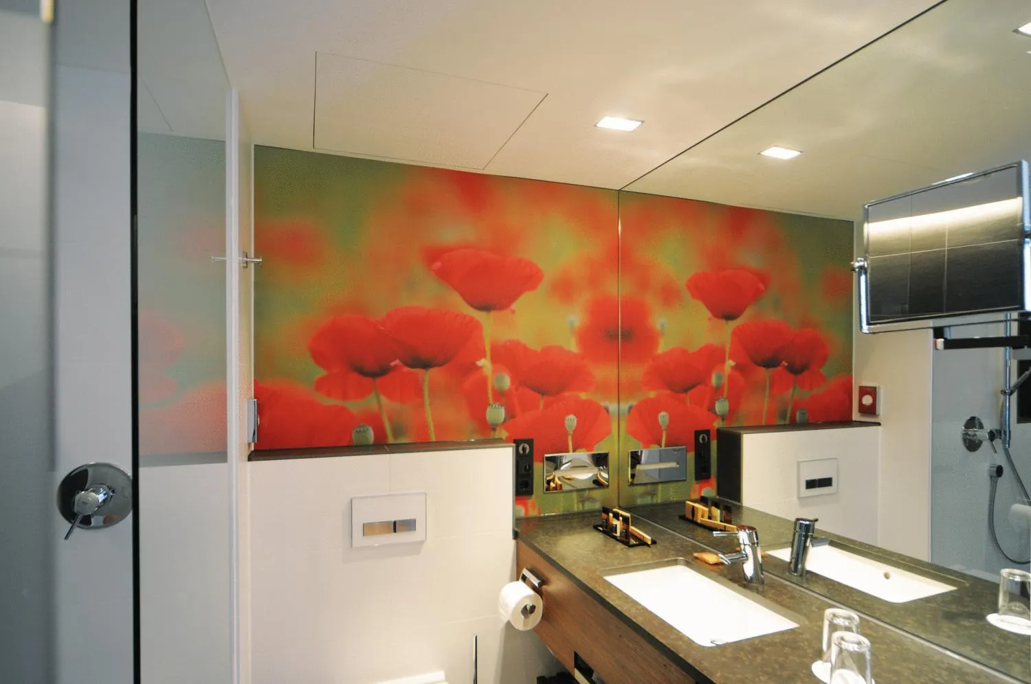 Bathroom in LAGO hotel & restaurant am see