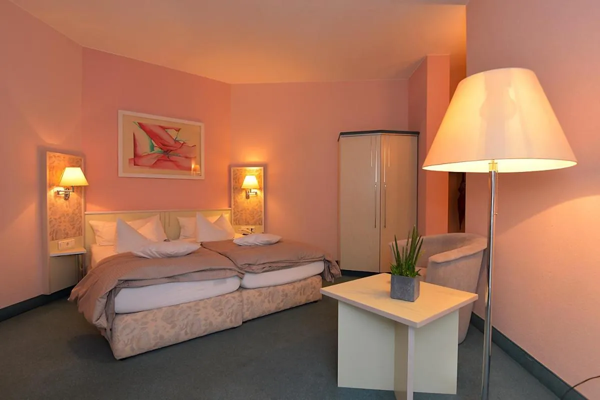 Photo of the whole room, Bed in AltstadtHotel an der Werra