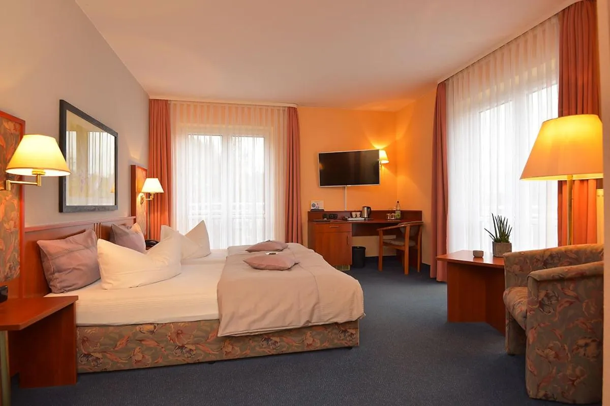 Photo of the whole room, Bed in AltstadtHotel an der Werra