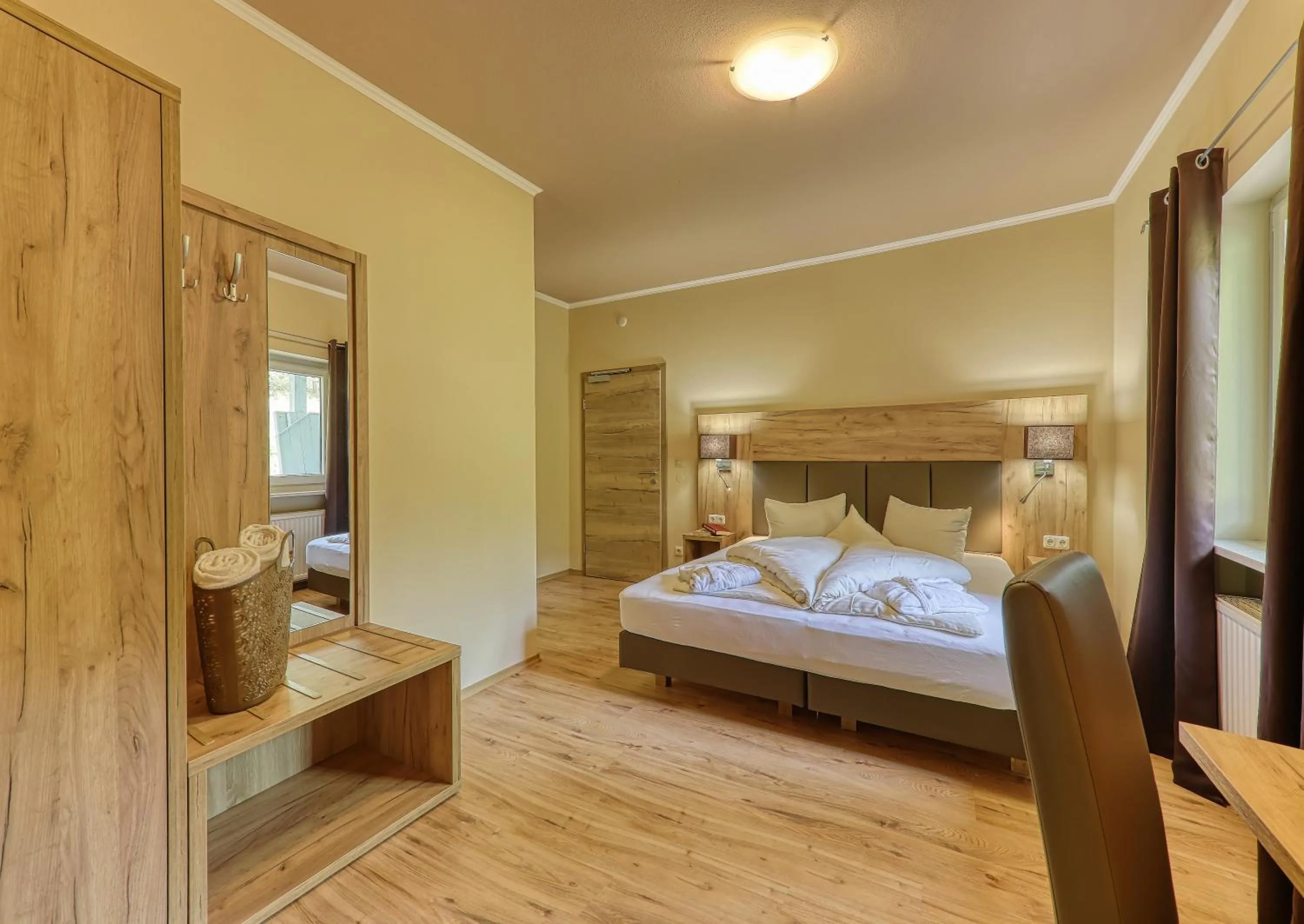 Photo of the whole room, Bed in Wellnesshotel deine Auszeit, Adults only