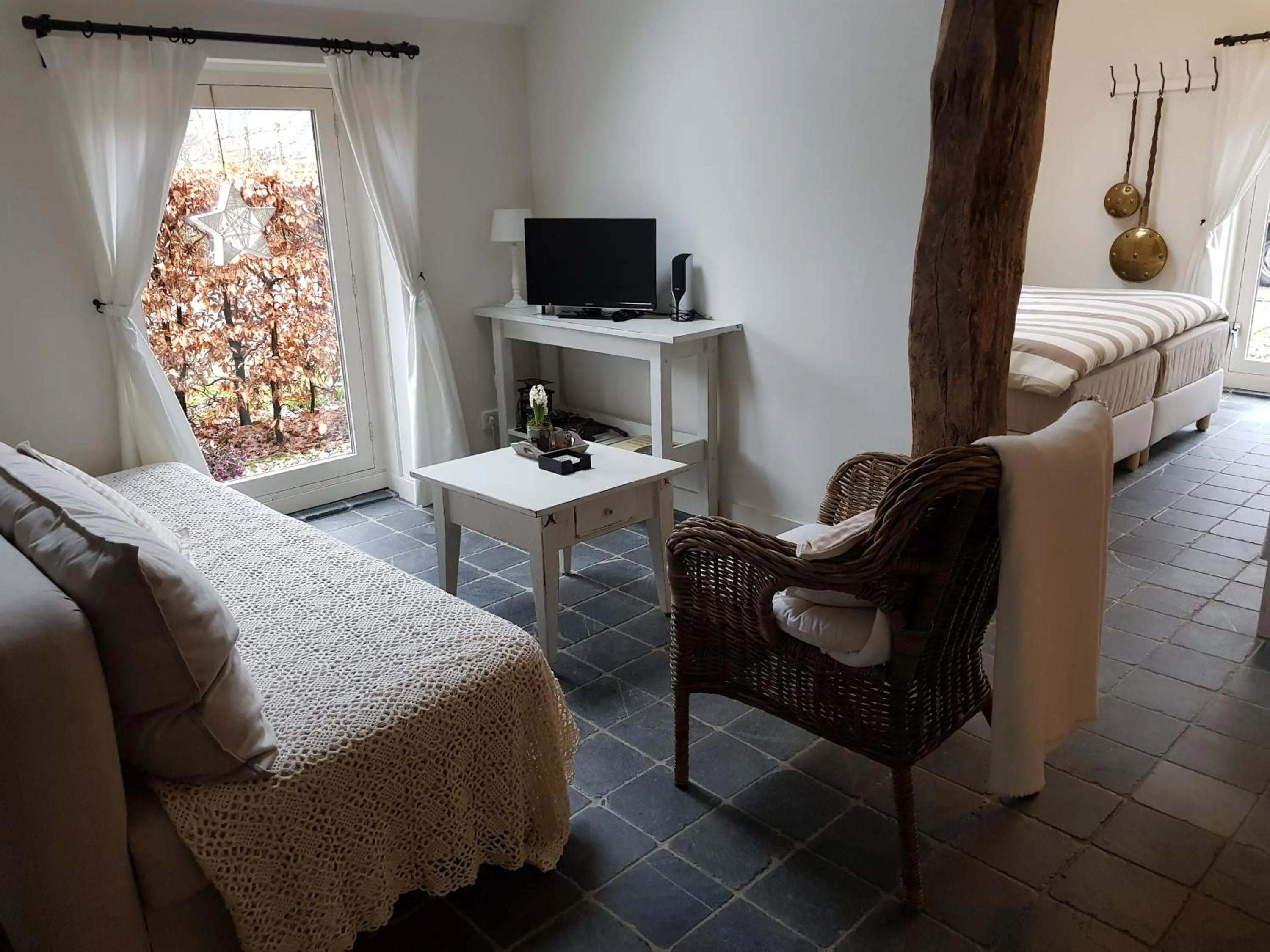 Living room, Bed in bij Saar