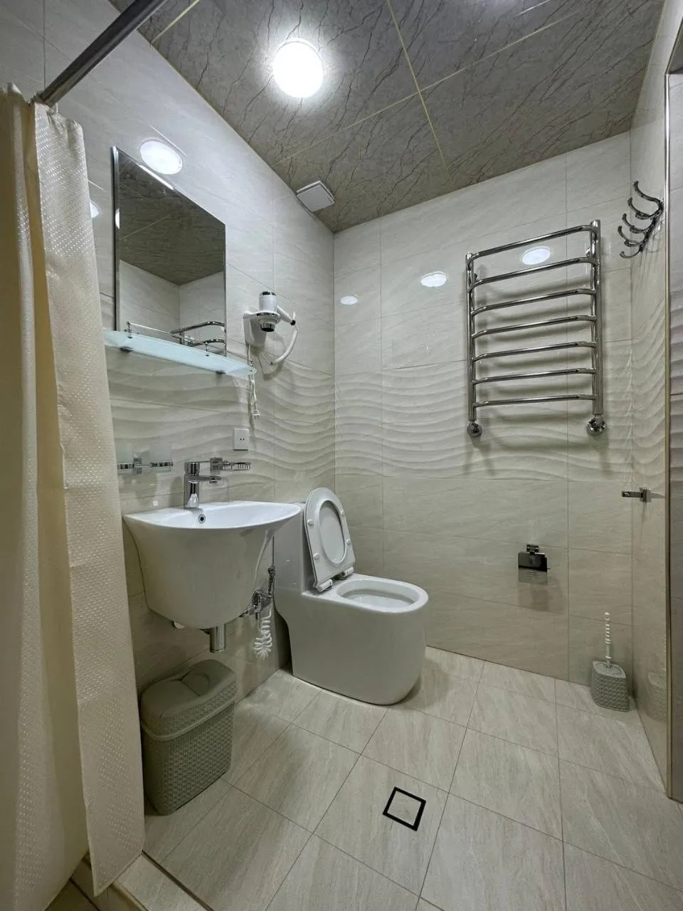 Shower in Zilol Baxt