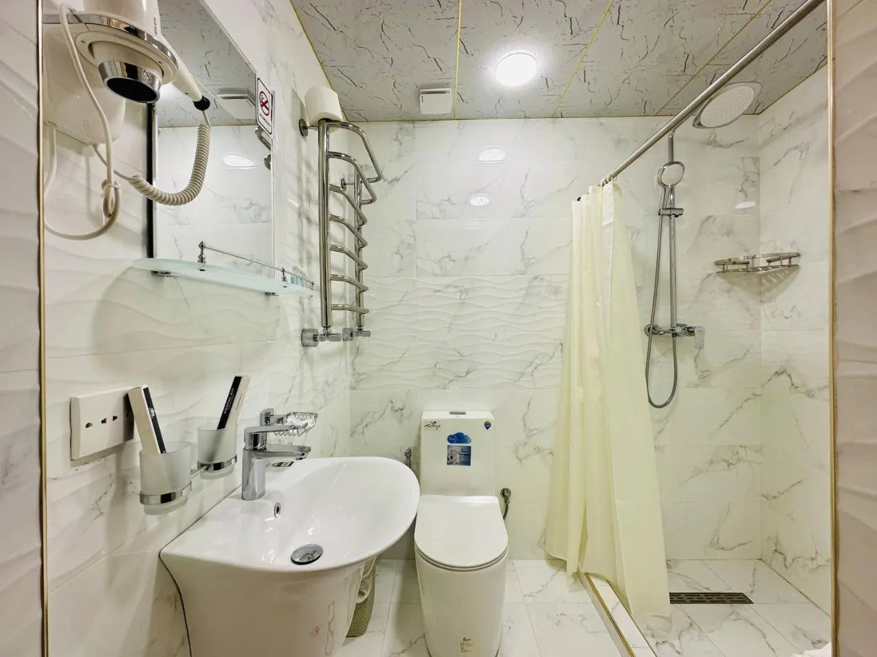 Shower in Zilol Baxt