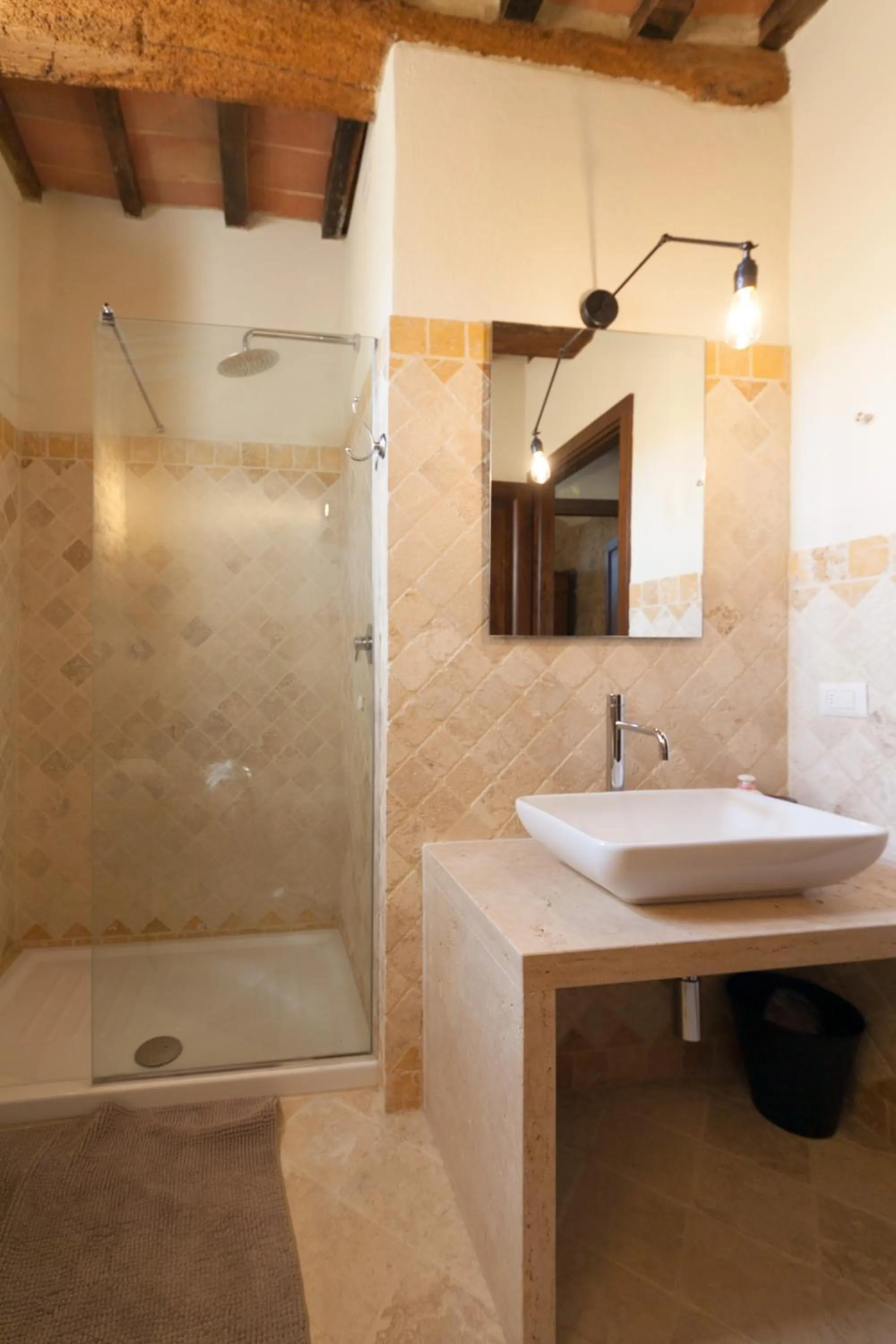 Bathroom in Umbria Country Shelter