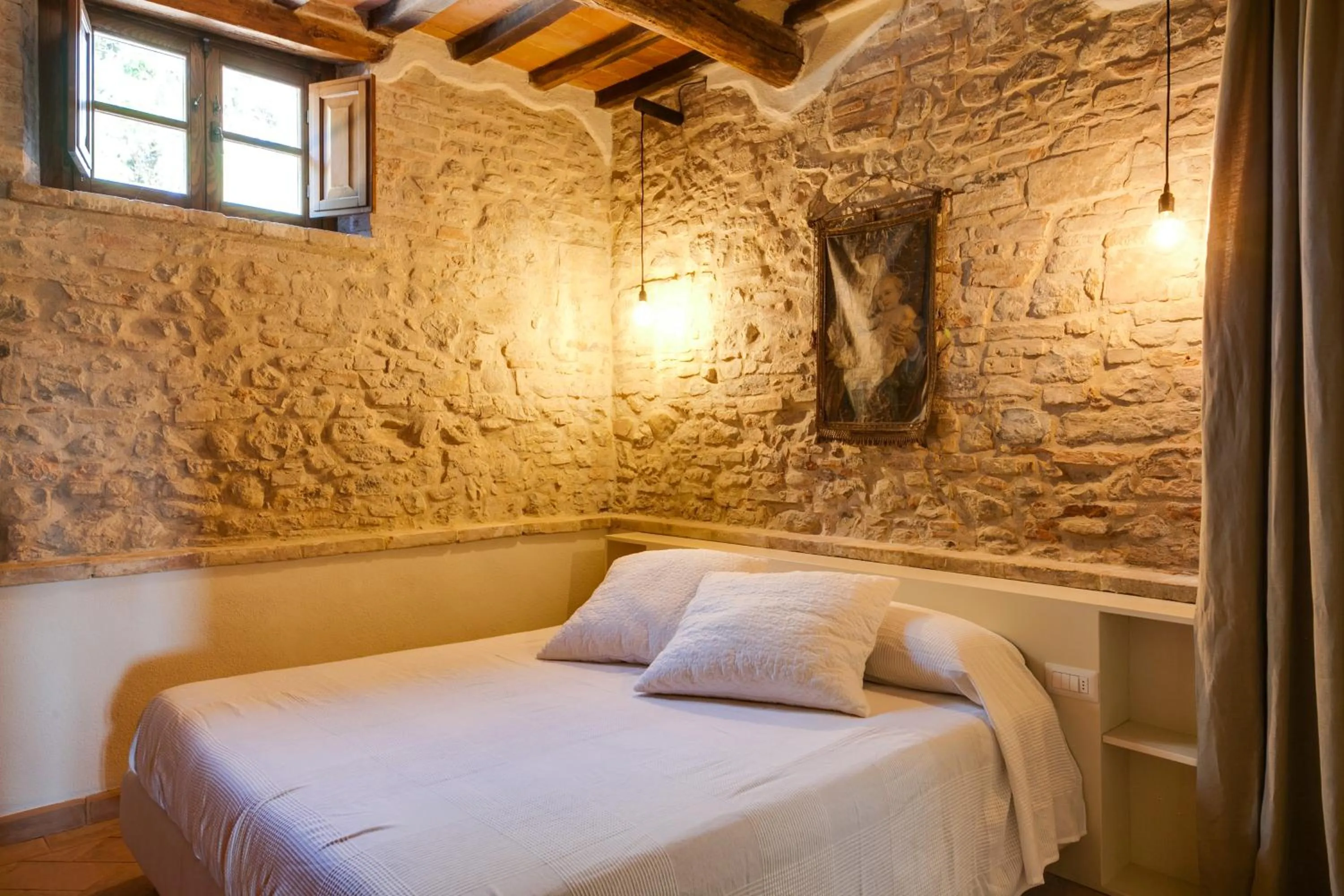 Bedroom in Umbria Country Shelter