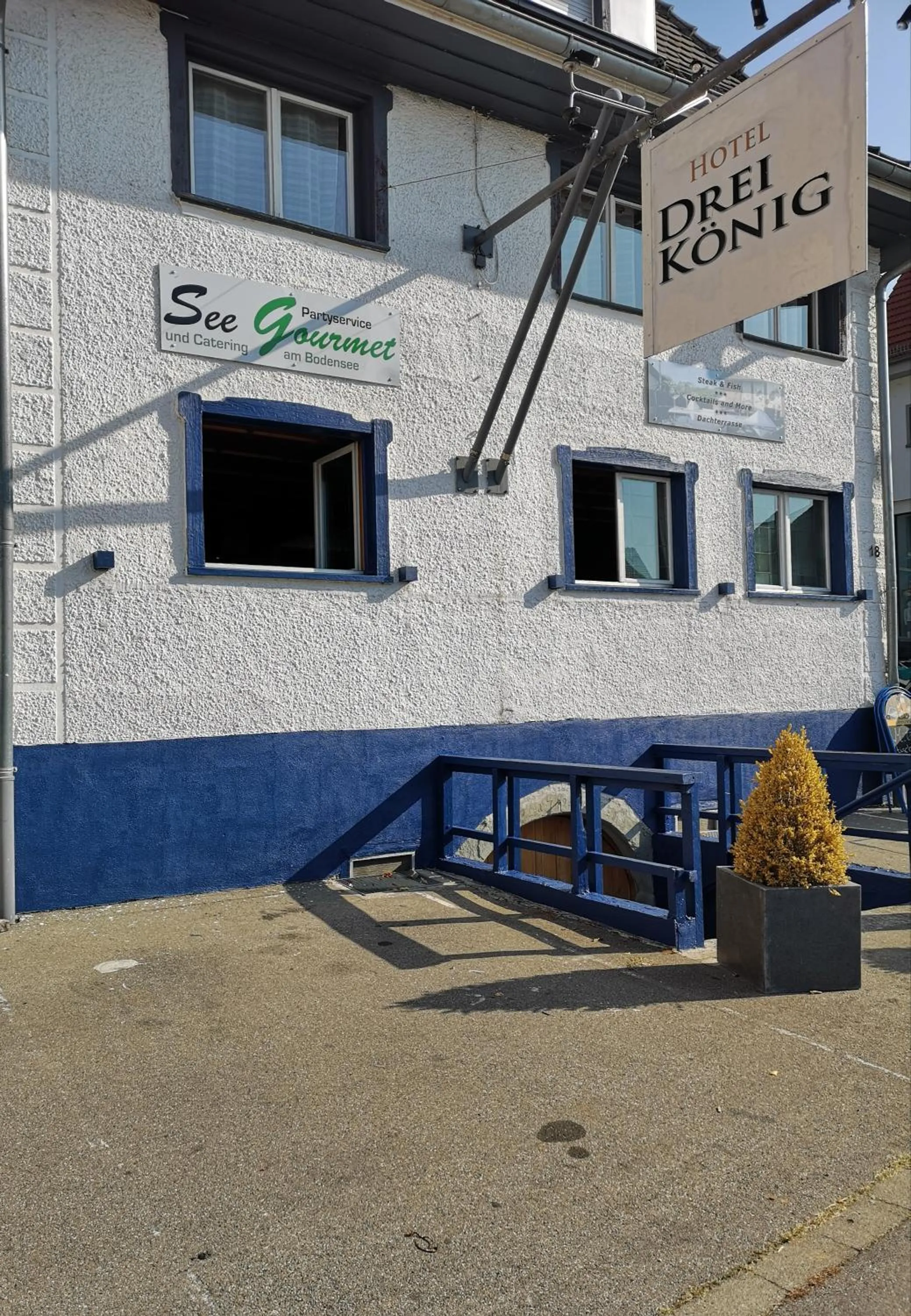 Facade/entrance in Hotel DreiKönig & Restaurant SeeGourmet