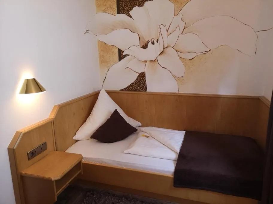 Photo of the whole room, Bed in Hotel DreiKönig & Restaurant SeeGourmet