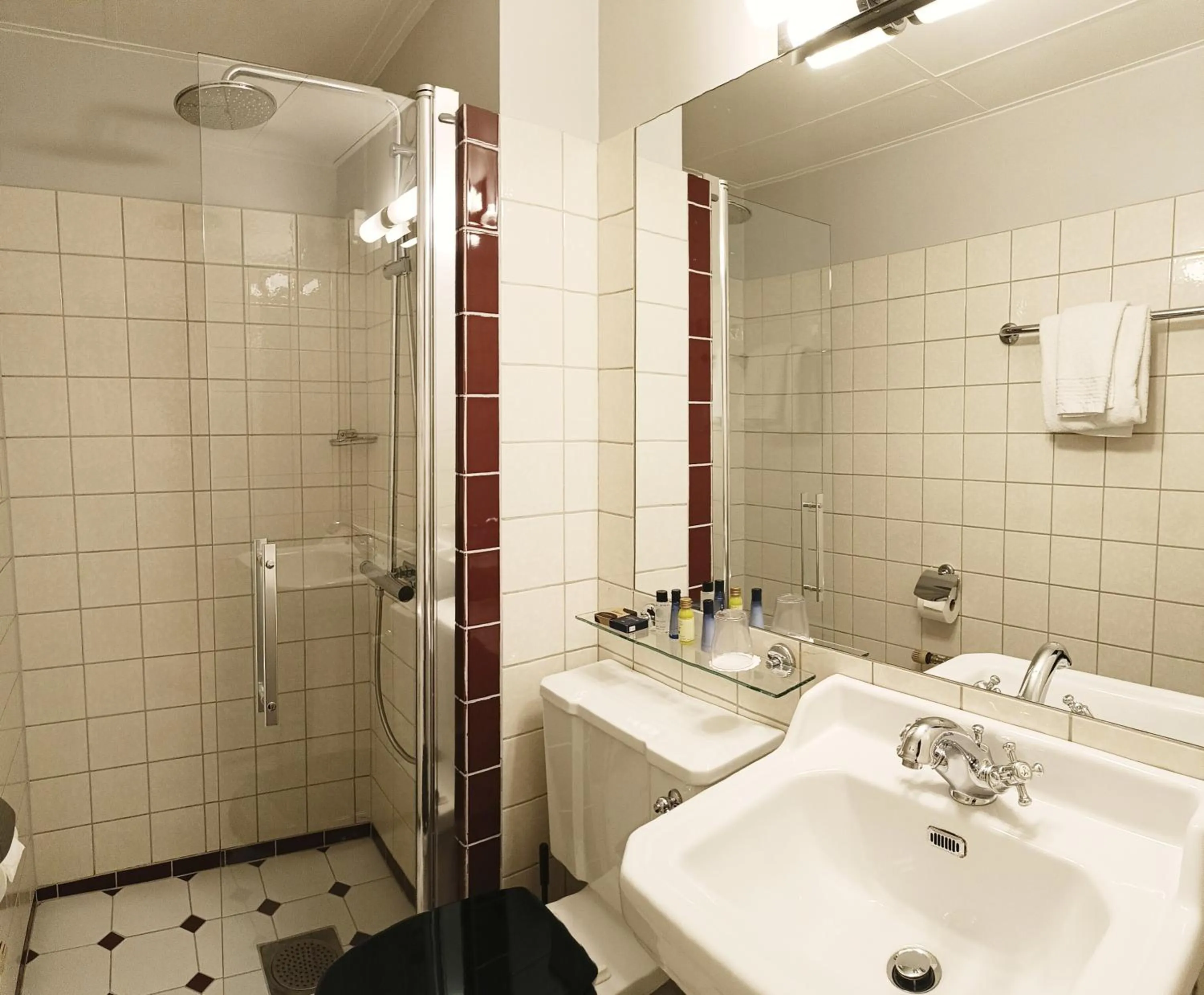 Shower in ProfilHotels Opera