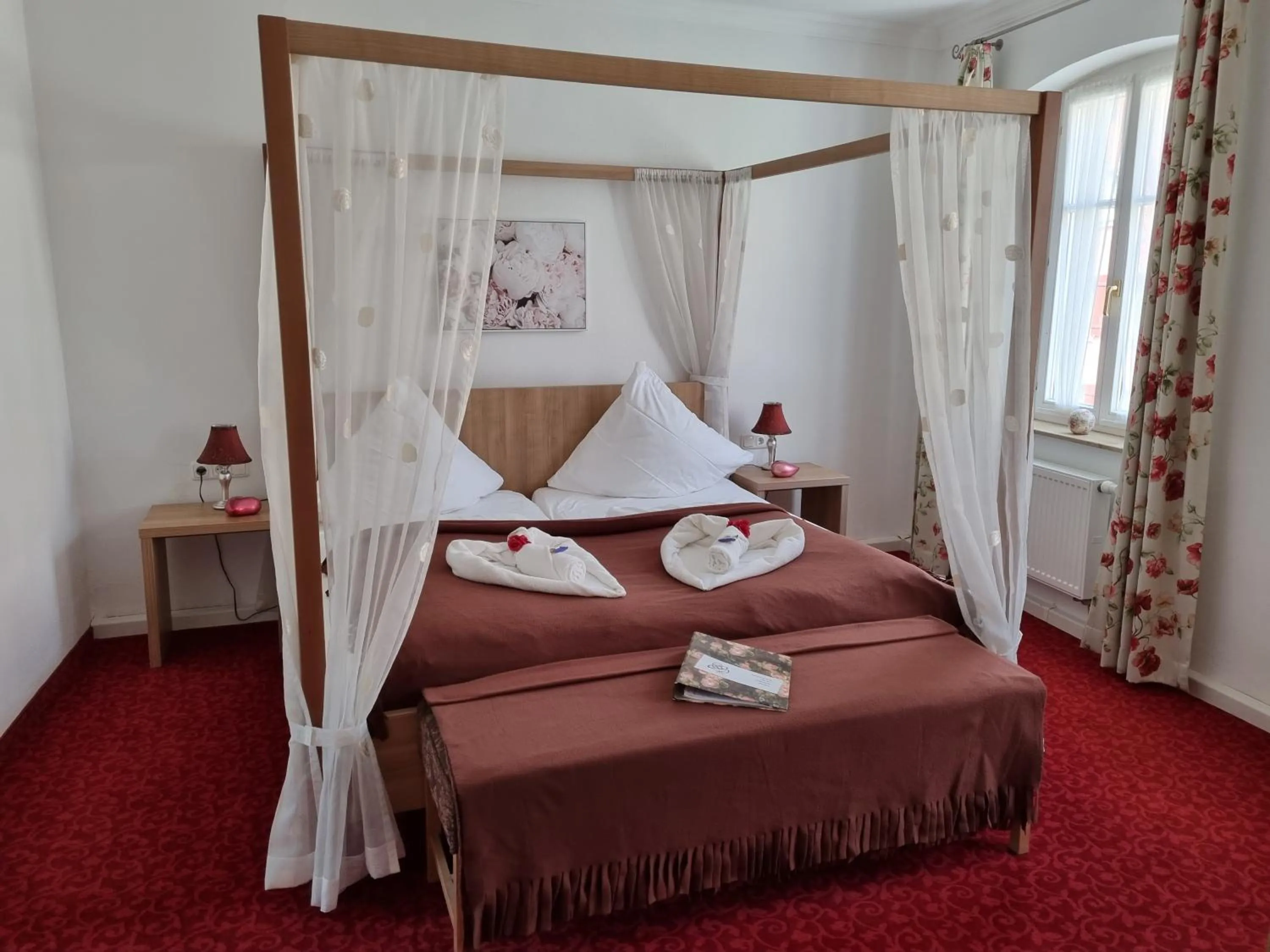 Bed in Boutiquehotel Goldene Rose - self-check-in