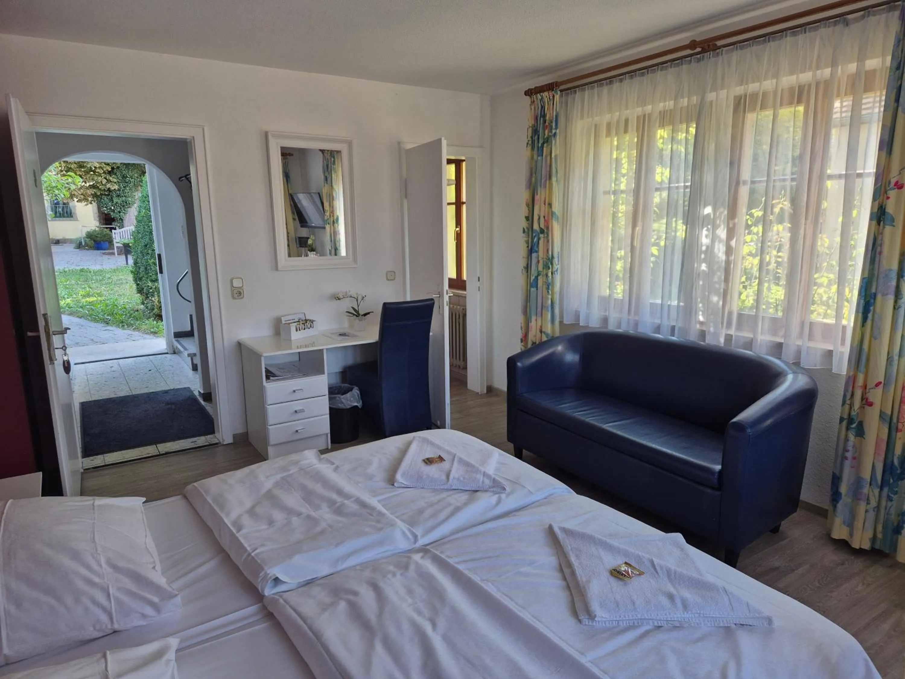 Photo of the whole room, Bed in Boutiquehotel Goldene Rose - self-check-in