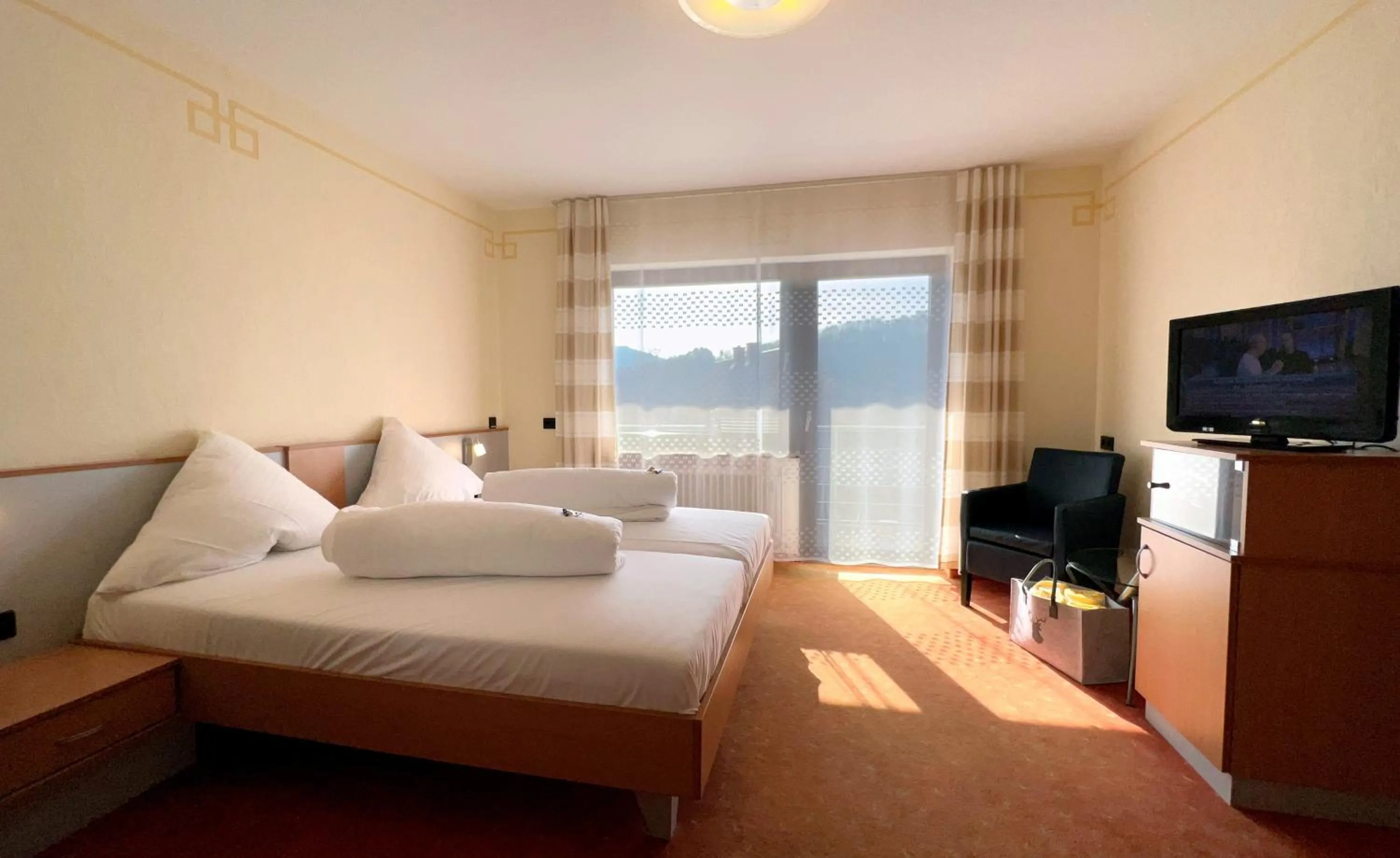 Photo of the whole room, Bed in Hotel Am Hirschhorn - Wellness - Spa - and more