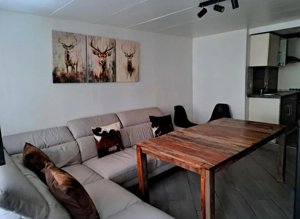 Three-Bedroom Townhouse - single occupancy in Golden Lion Three-Bedroom Townhouse - single occupancy in Golden Lion