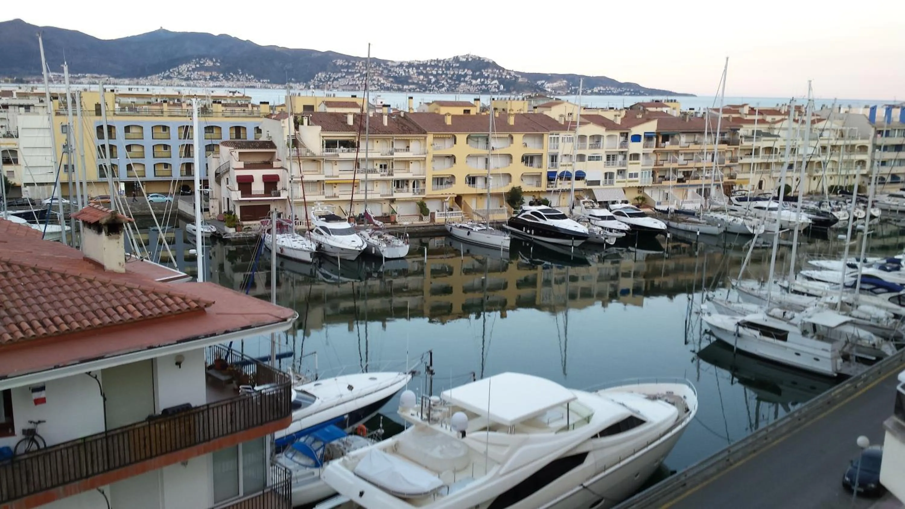 CLUB NAUTIC 3