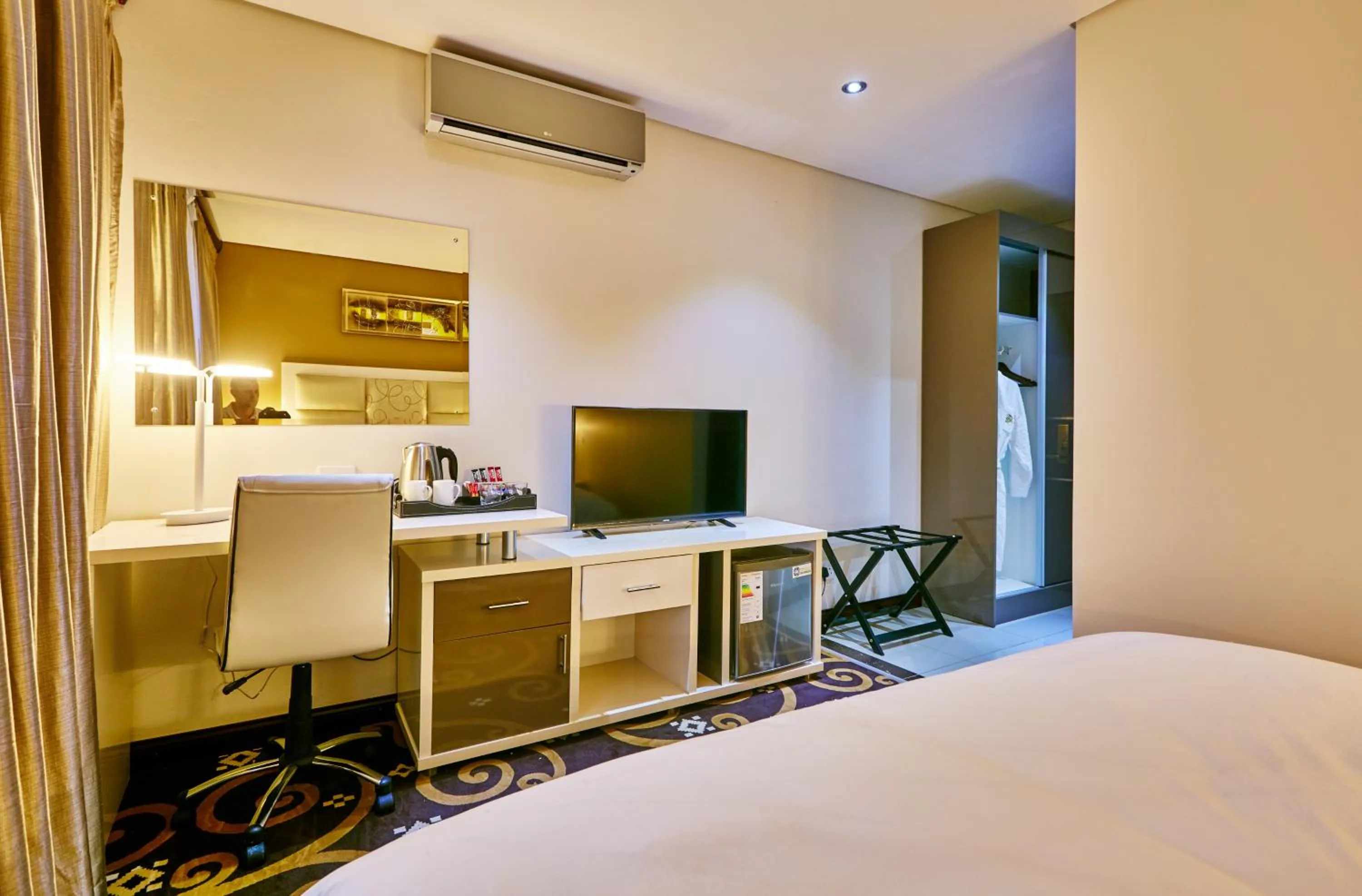 Decorative detail, Bed in Palm Continental Hotel