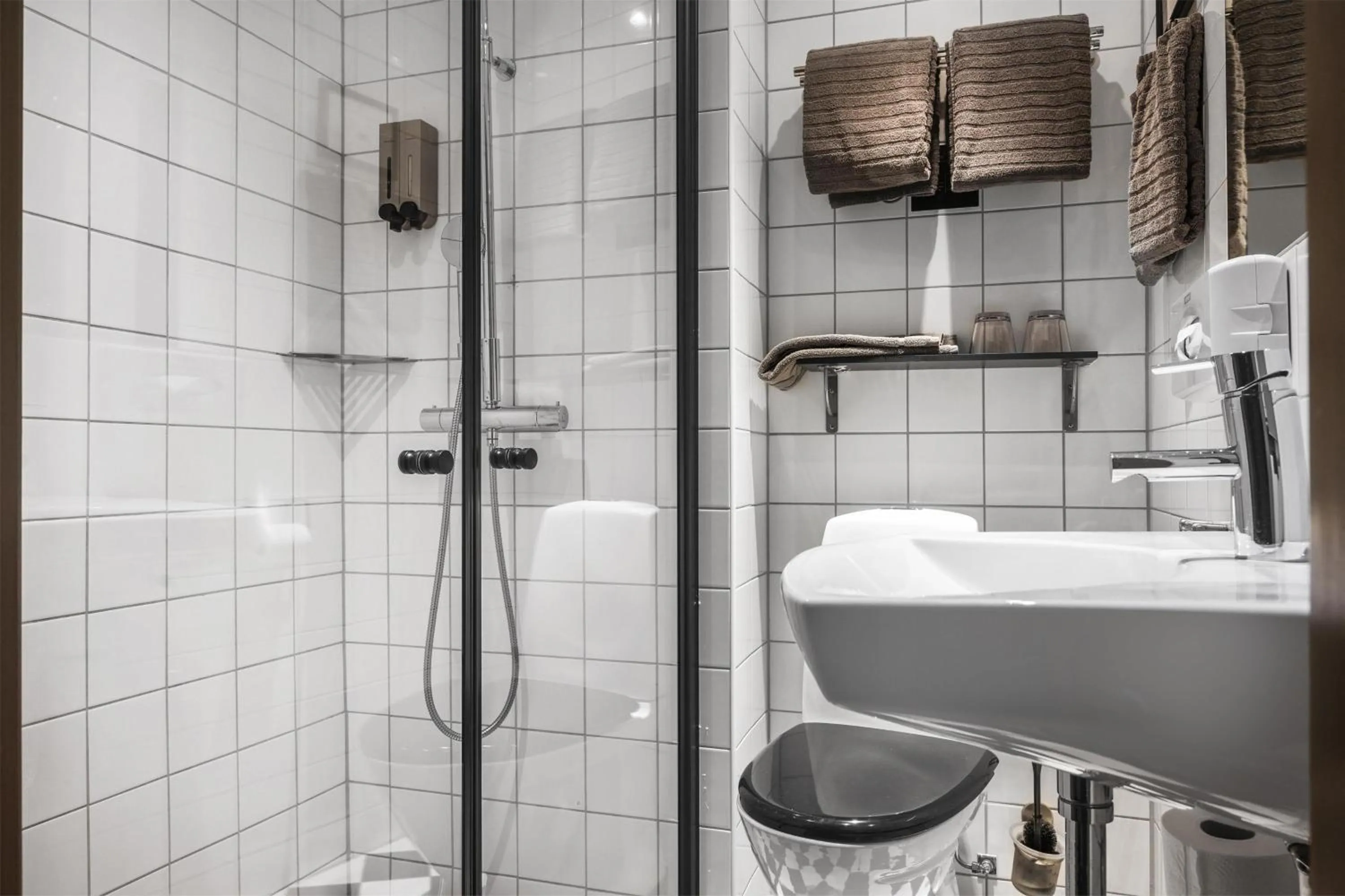 Bathroom in Grand Halmstad, WorldHotels Crafted
