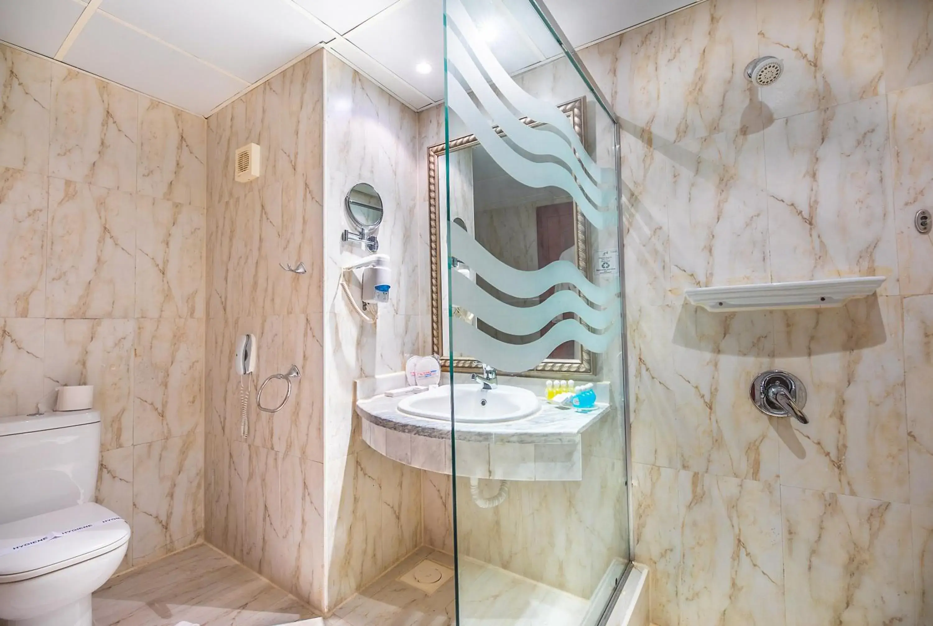 Bathroom in Titanic Palace Families and couples only Bathroom in Titanic Palace Families and couples only