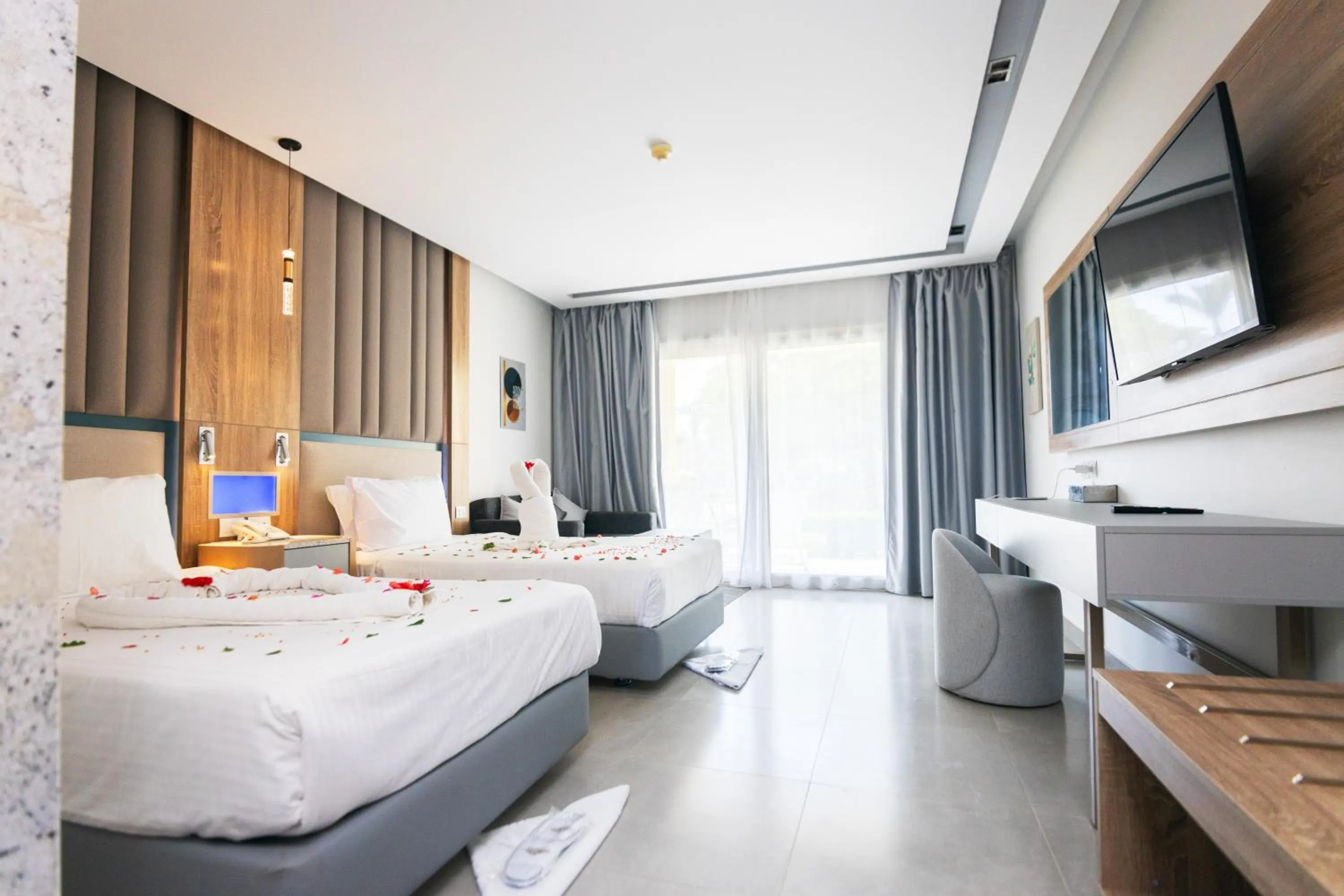 Property building, Bed in Titanic Beach - Families and Couples only