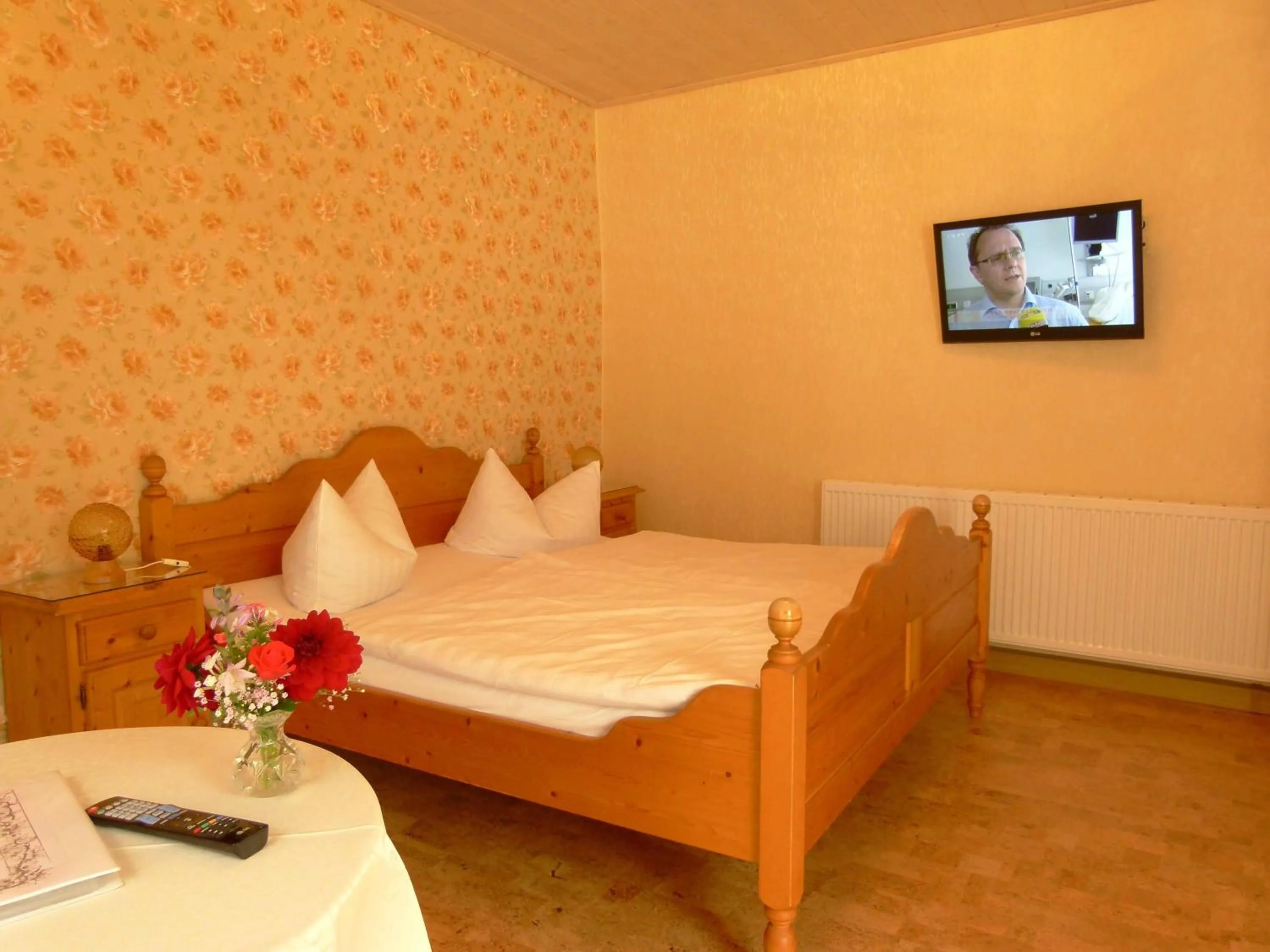 Bedroom, Bed in Hotel & Gasthof Garküche