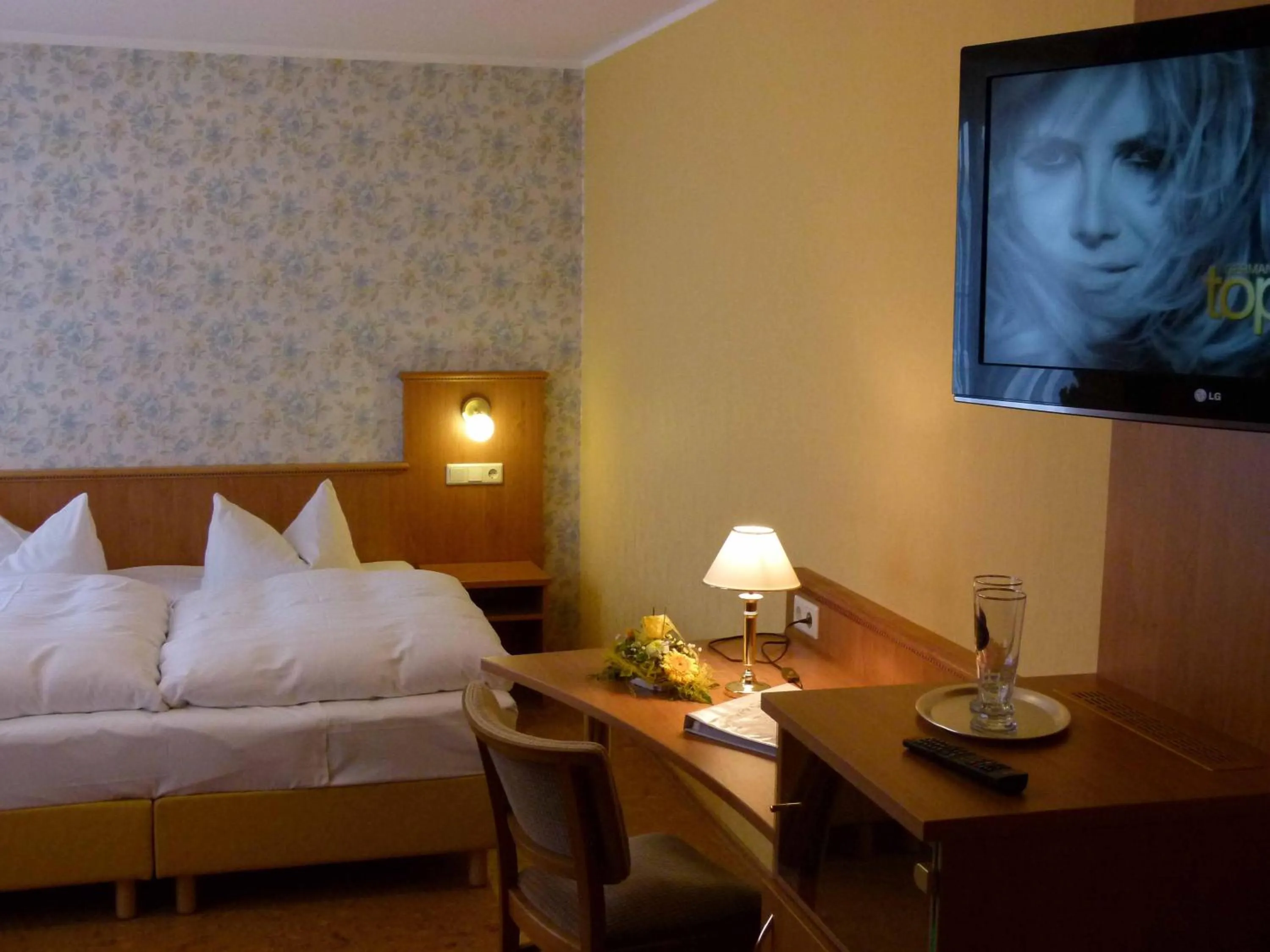 Bathroom, Bed in Hotel & Gasthof Garküche