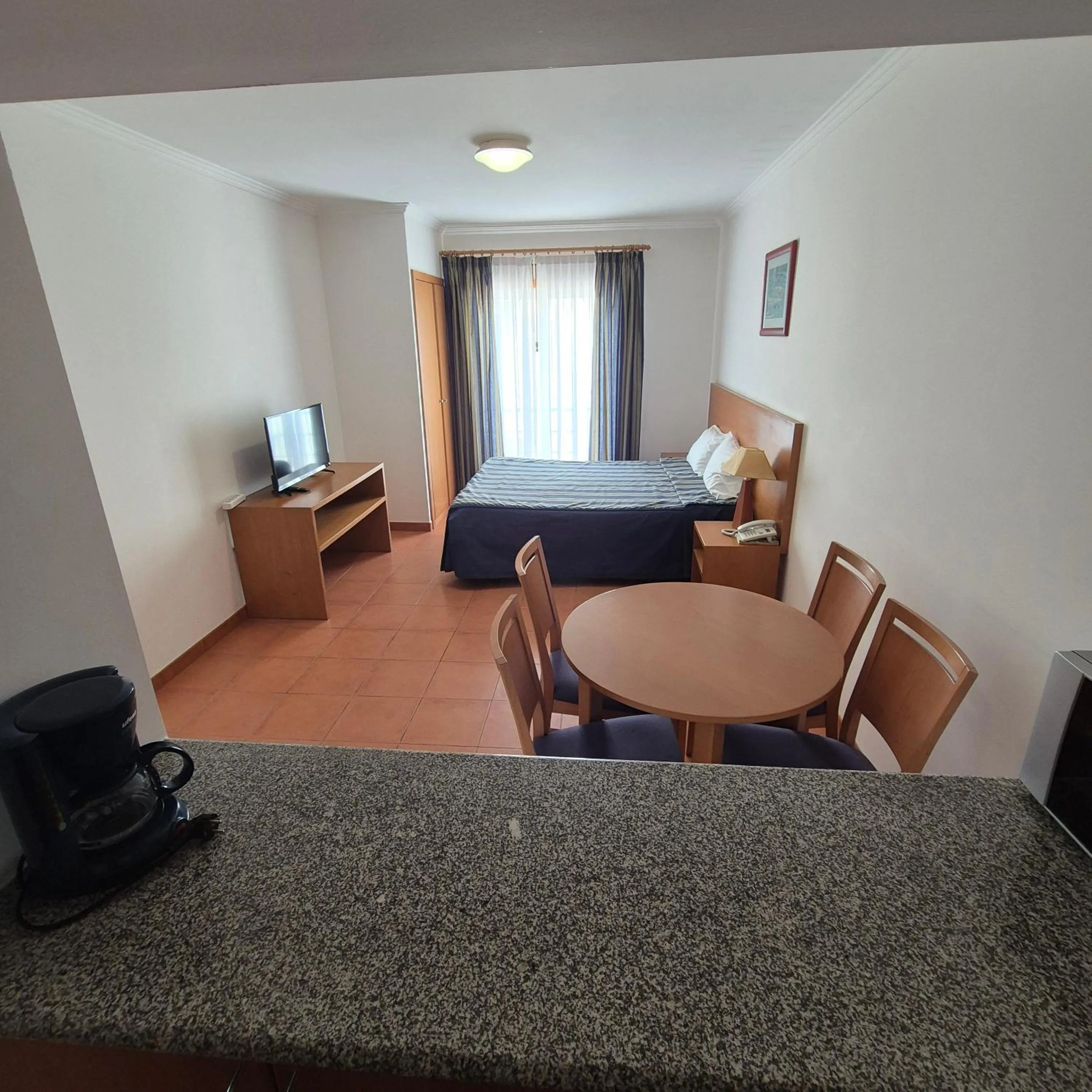 TV and multimedia, Bed in Apartamentos Turísticos Vila Praia