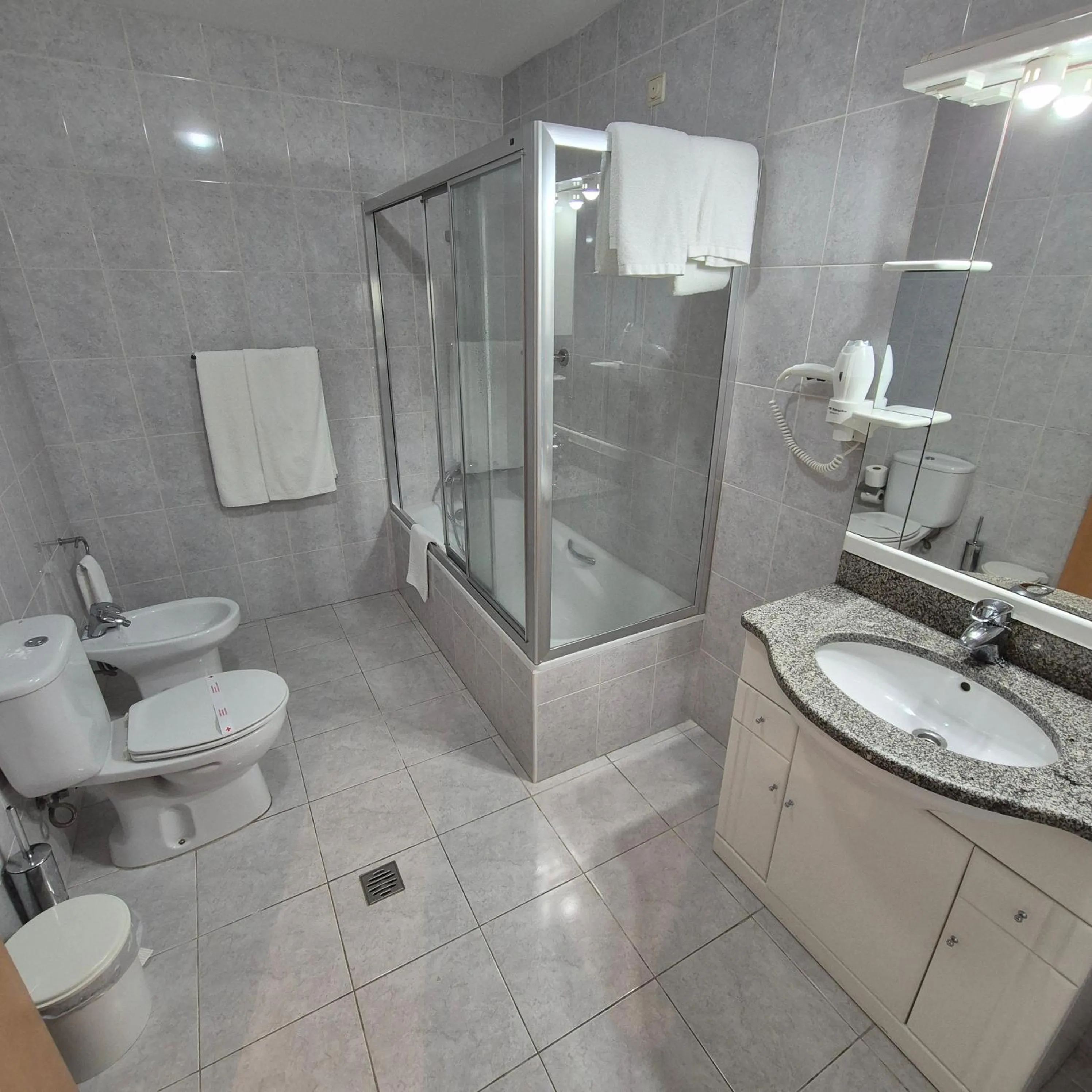 Shower in Apartamentos Turísticos Vila Praia