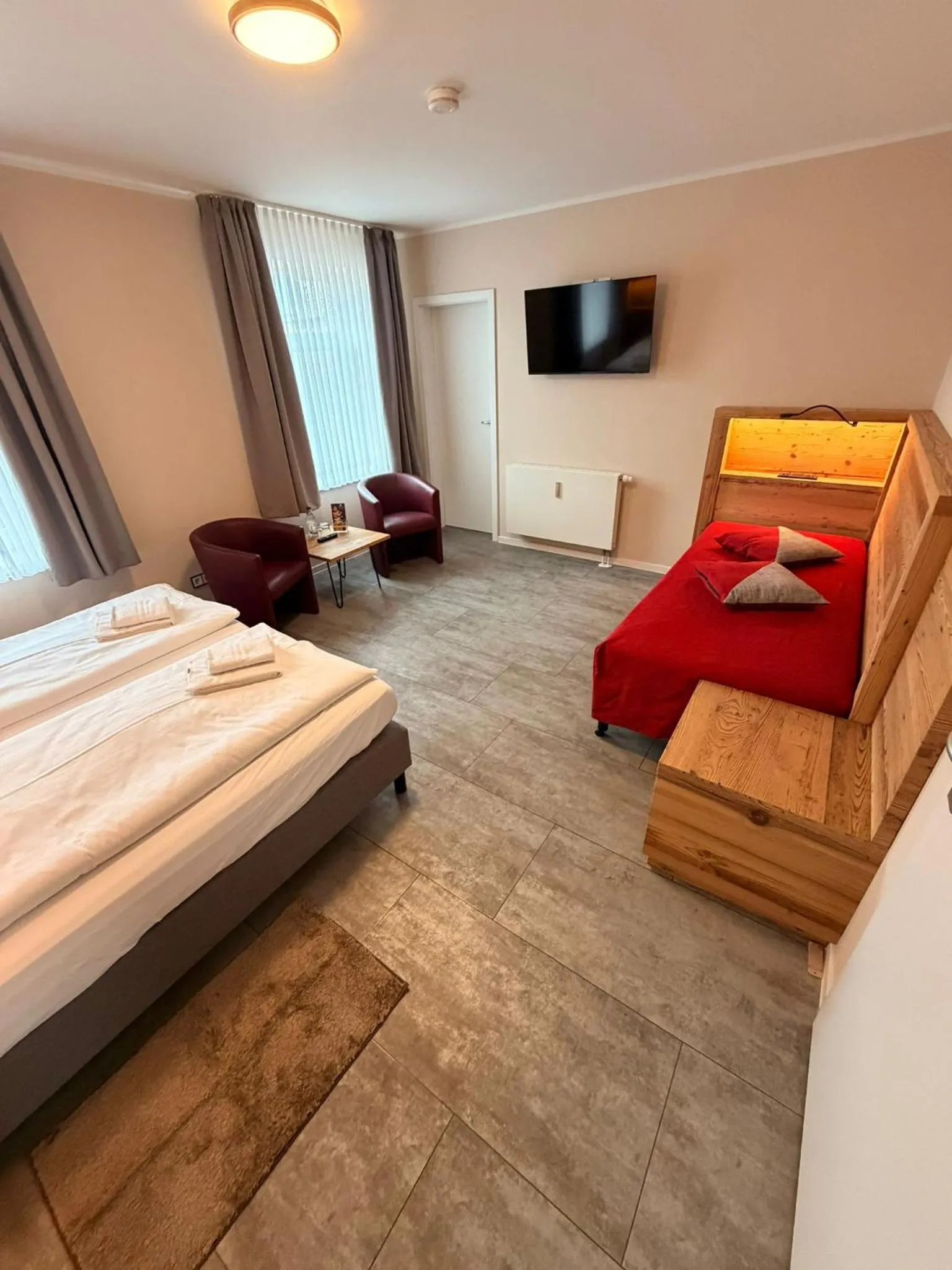 Photo of the whole room, Bed in Pension an der Porzellan-Manufaktur