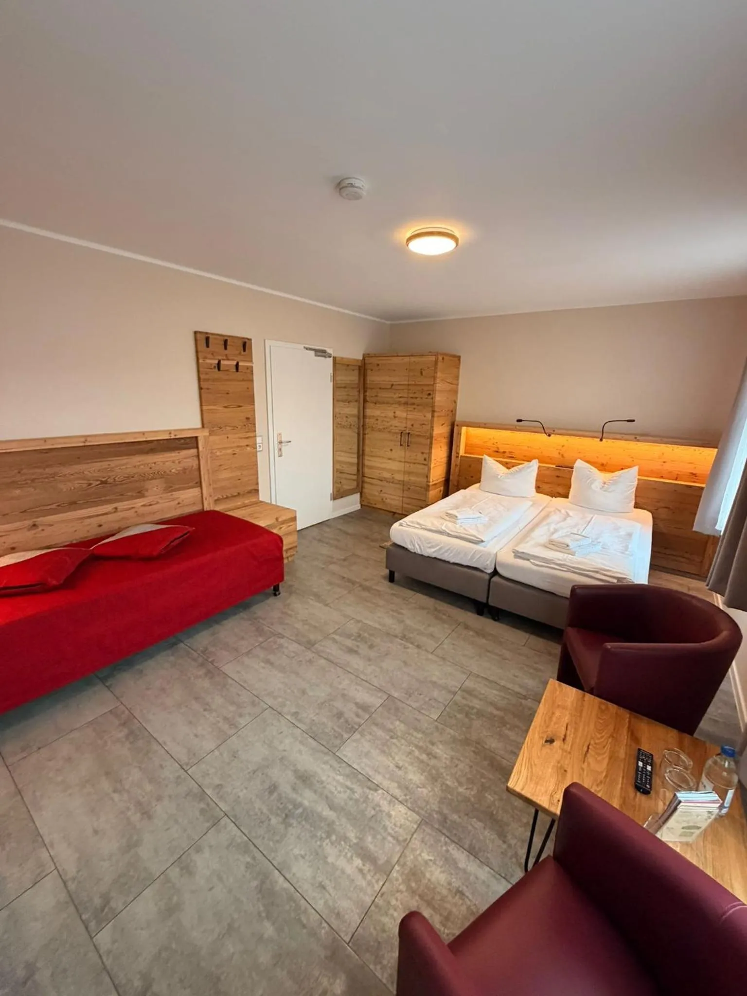 Photo of the whole room, Bed in Pension an der Porzellan-Manufaktur