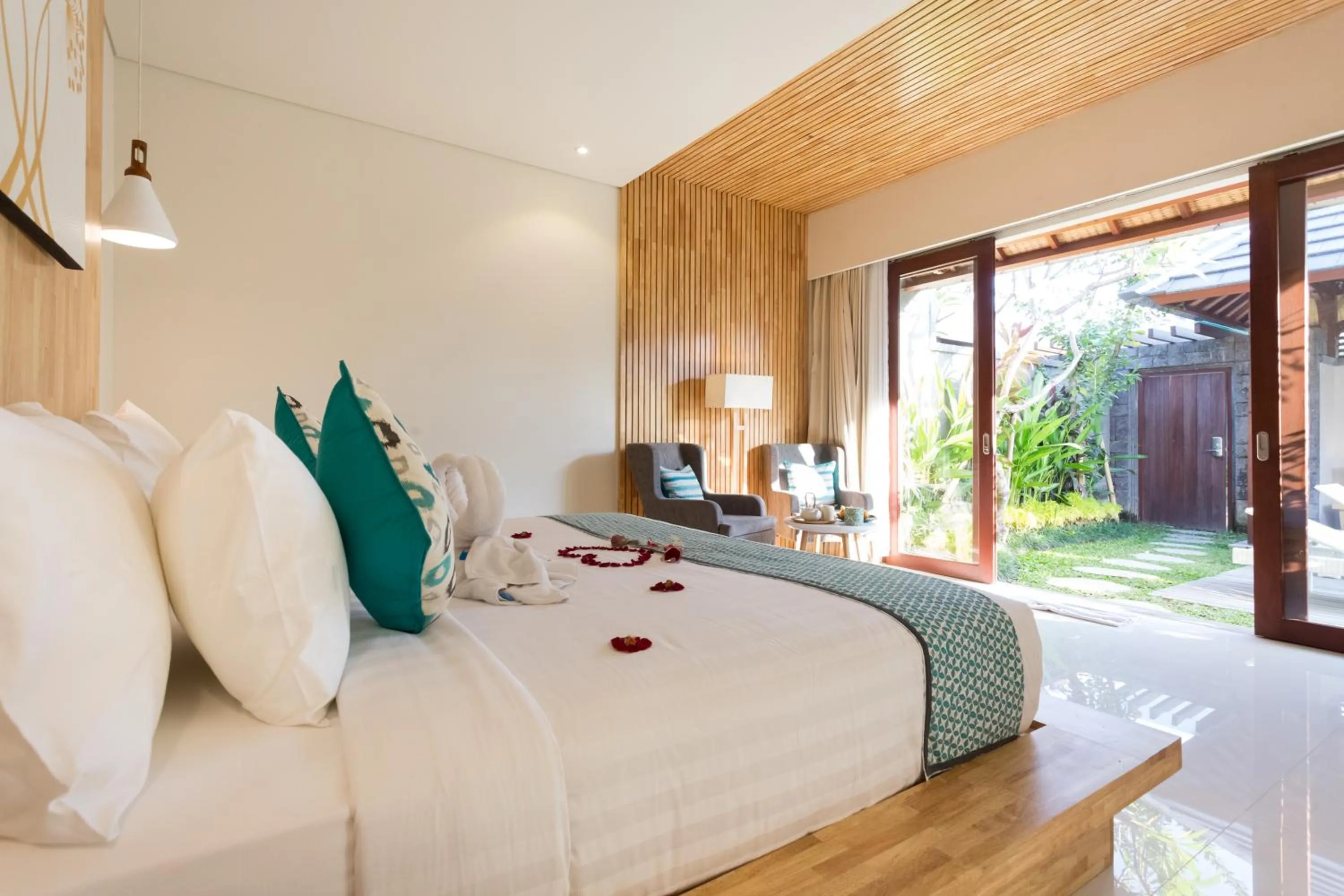 Garden, Bed in Theanna Villa and Spa Canggu