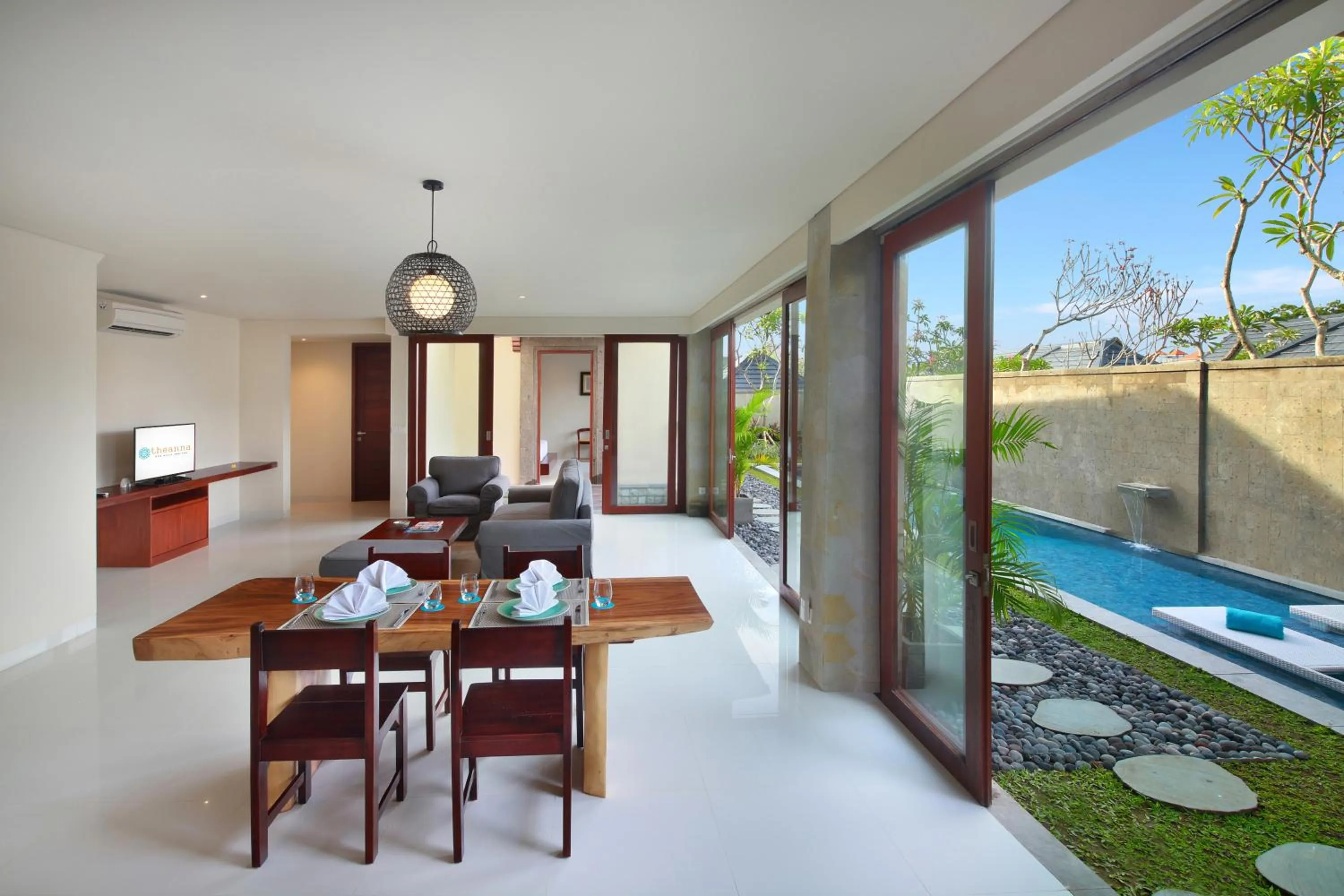 TV and multimedia in Theanna Villa and Spa Canggu