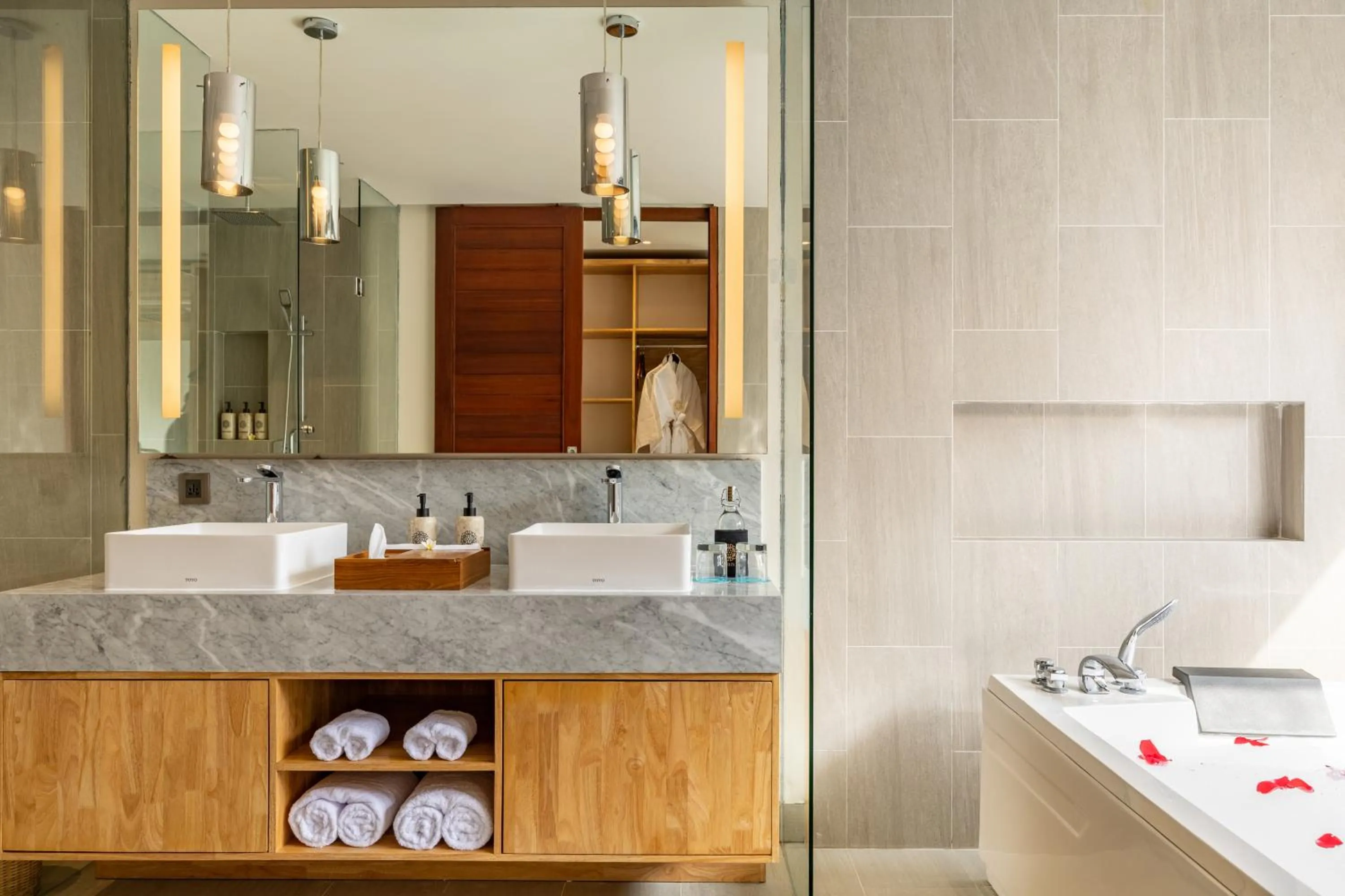 Shower in Theanna Villa and Spa Canggu