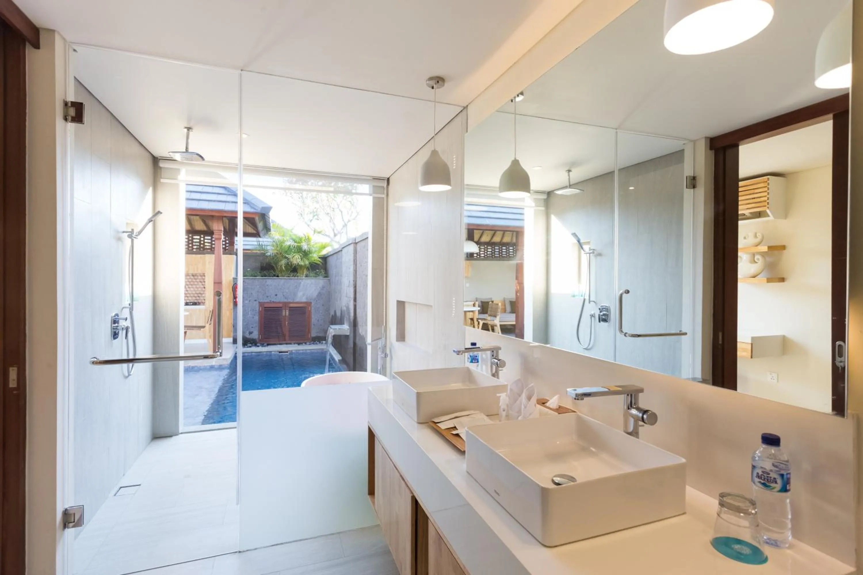 Shower in Theanna Villa and Spa Canggu