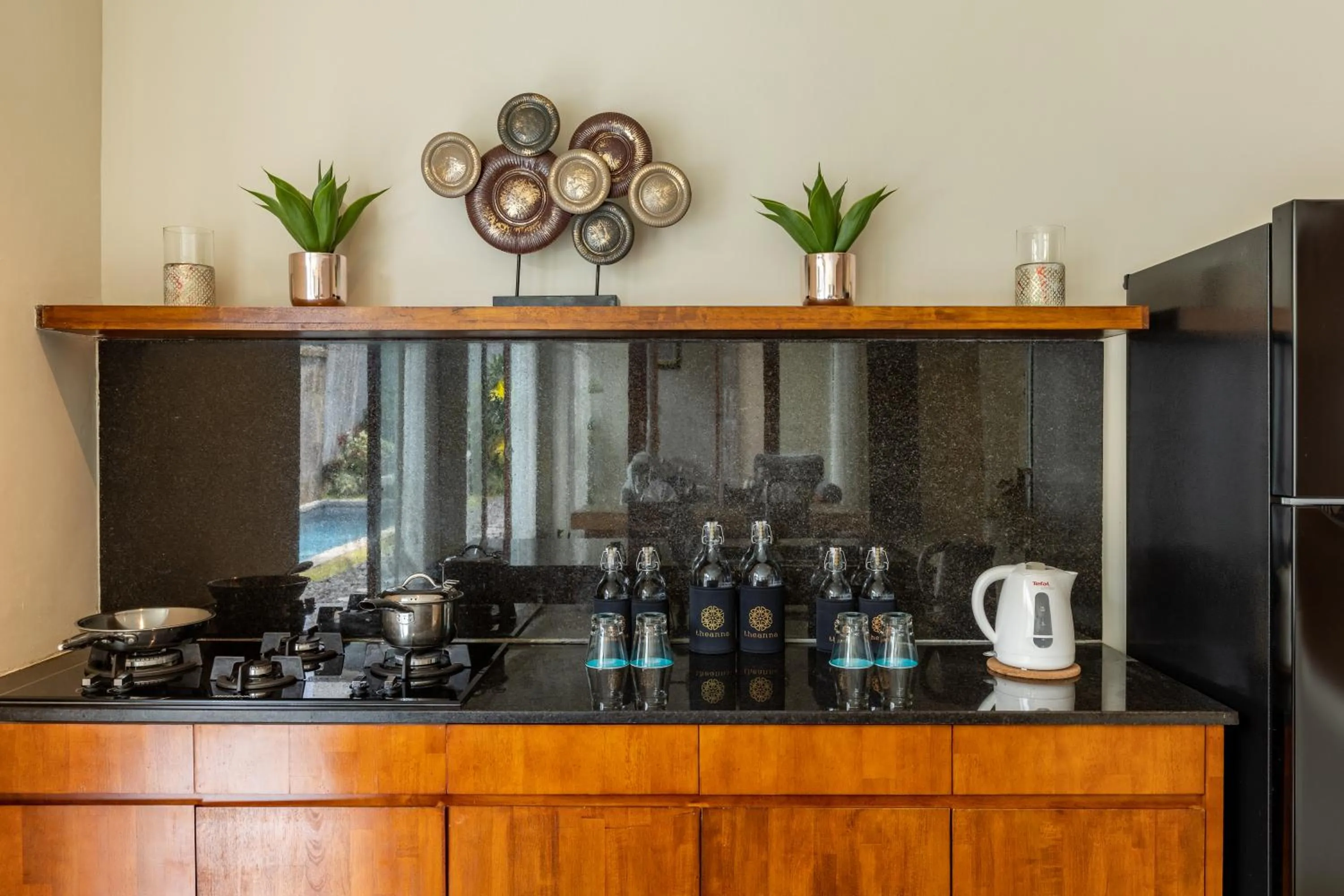 Kitchen or kitchenette in Theanna Villa and Spa Canggu