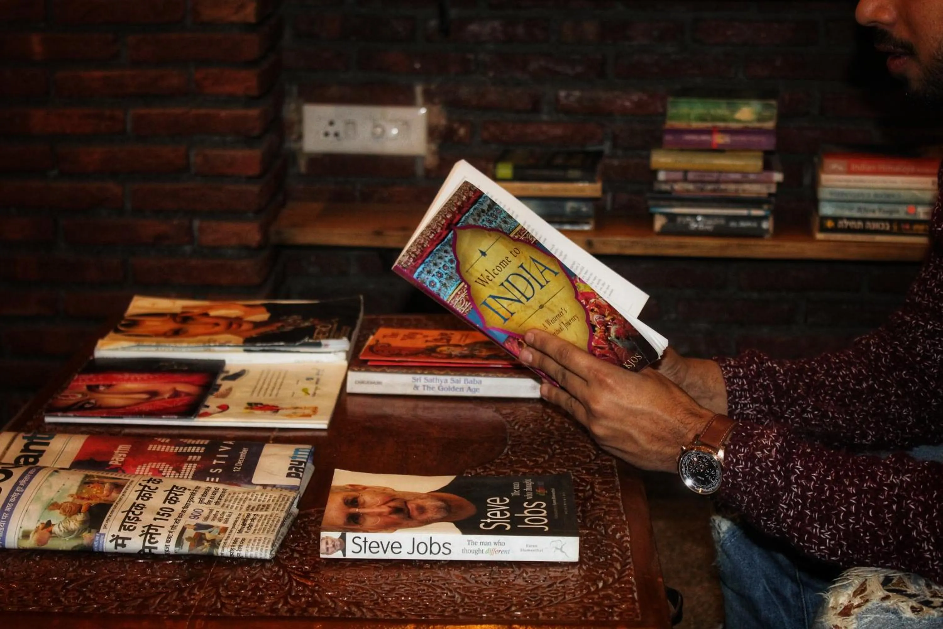 Library in Hotel Ishan - A Ganges Riverside Retreat by Salvus