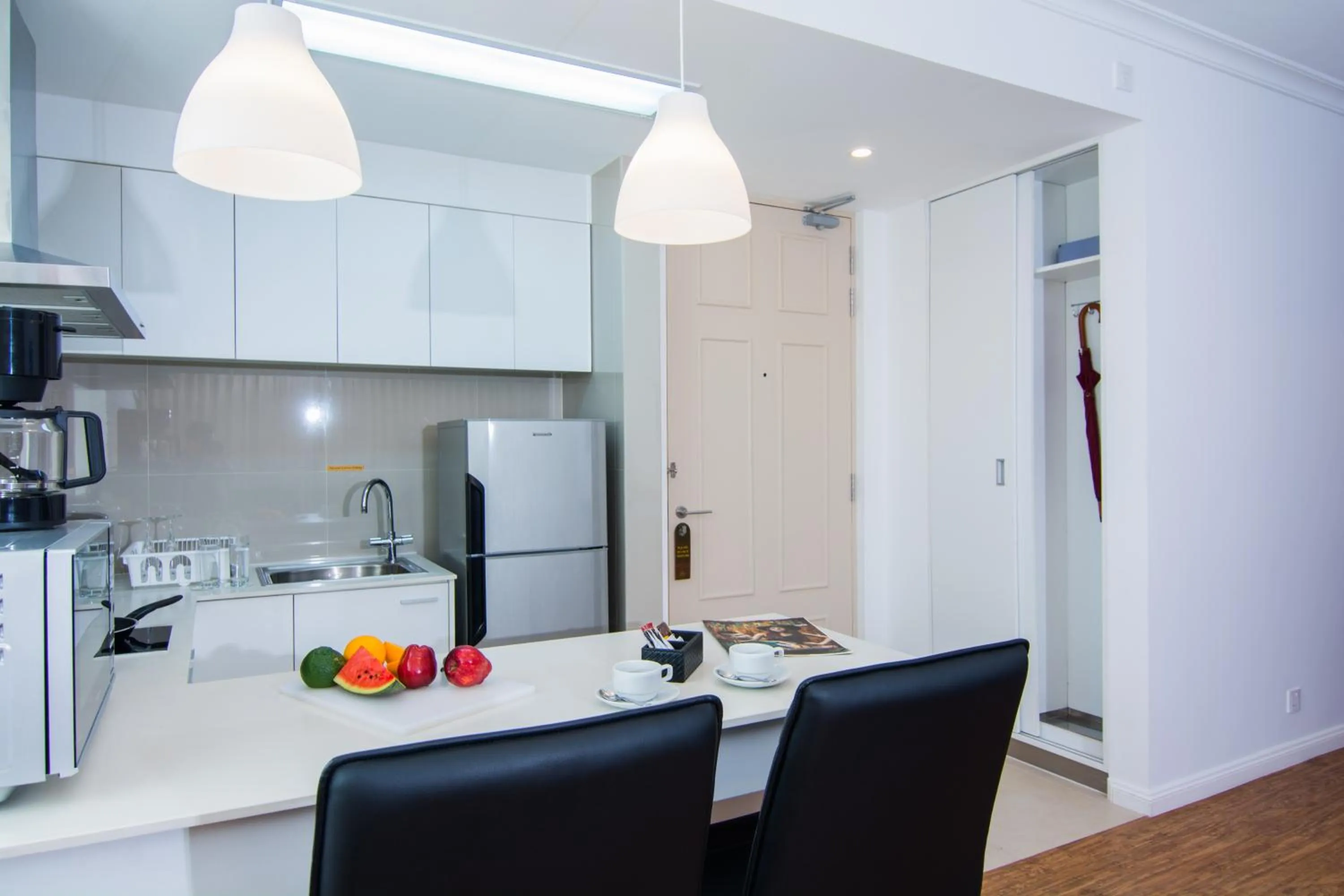 Kitchen or kitchenette, Dining Area in Sakura Residence & Hotel