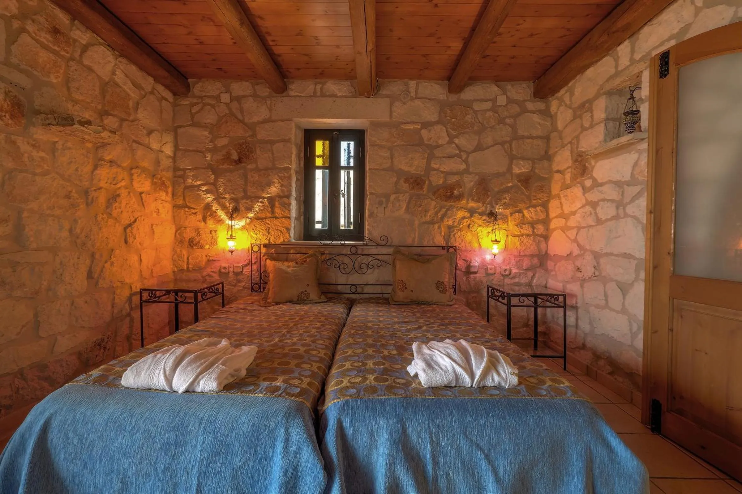 Bedroom, Bed in Diamond Suites