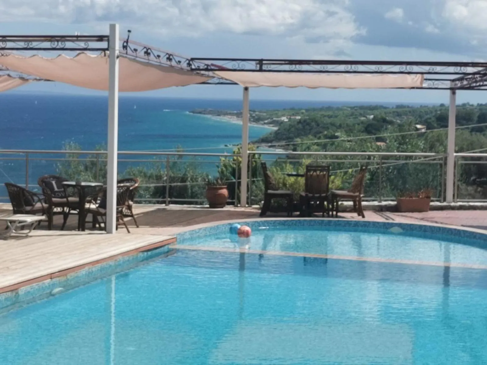 Swimming pool in Diamond Suites