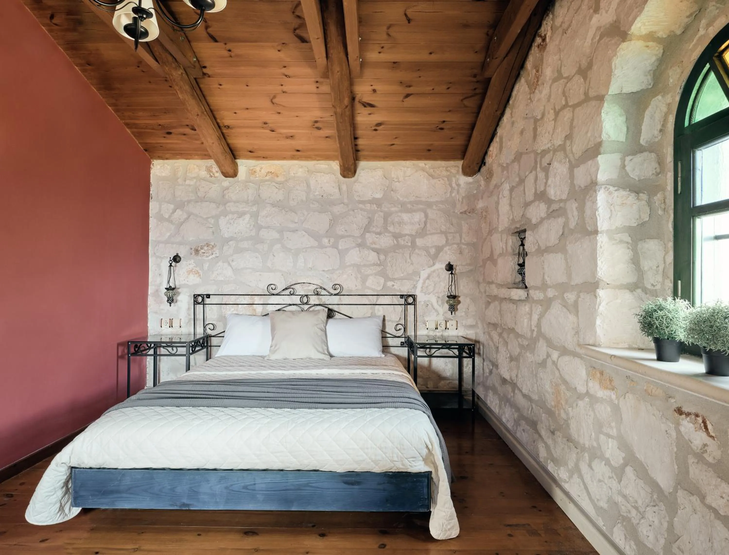 Bedroom, Bed in Diamond Suites