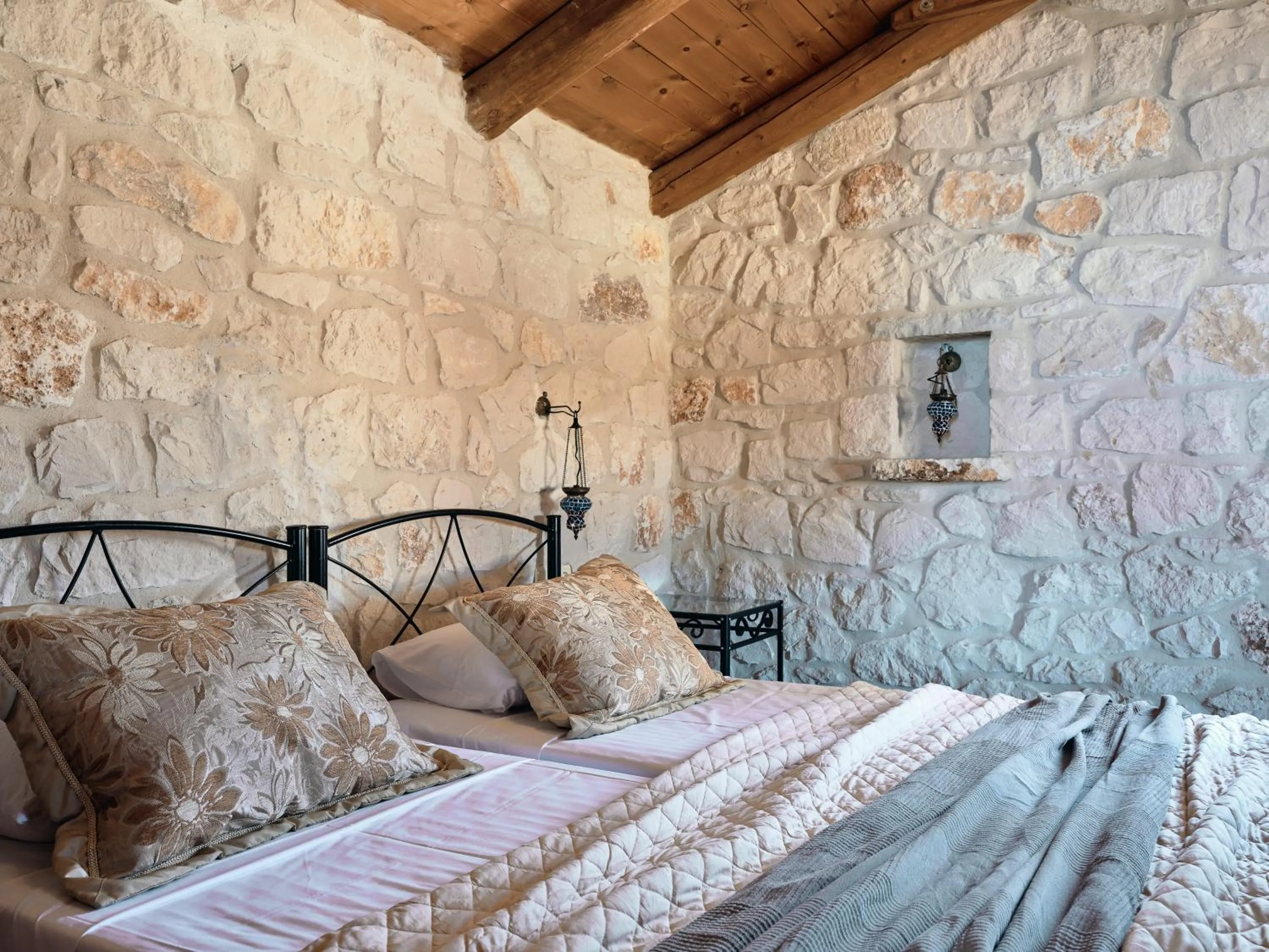 Bedroom, Bed in Diamond Suites