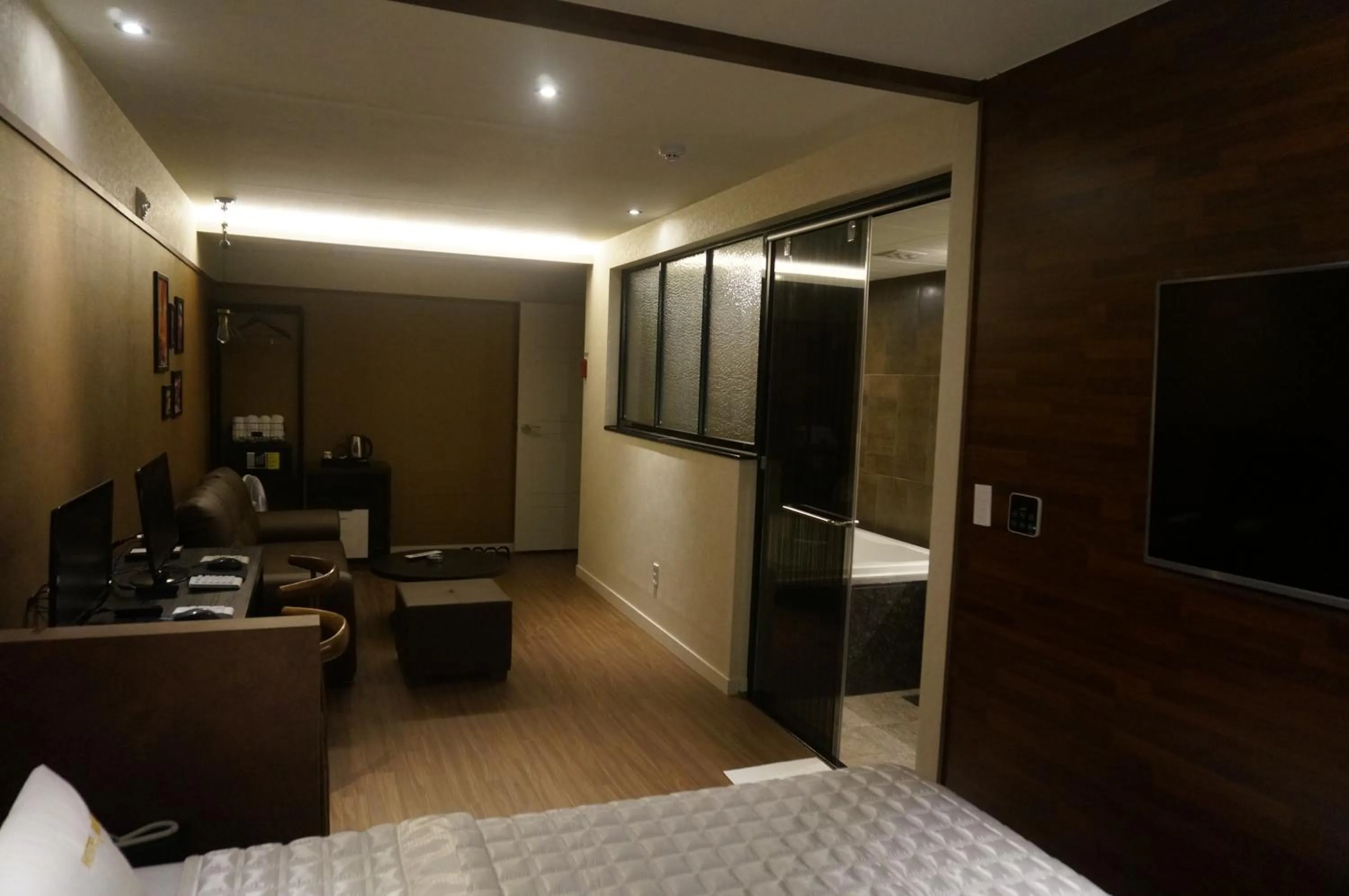 Seating area, Bed in MU Hotel