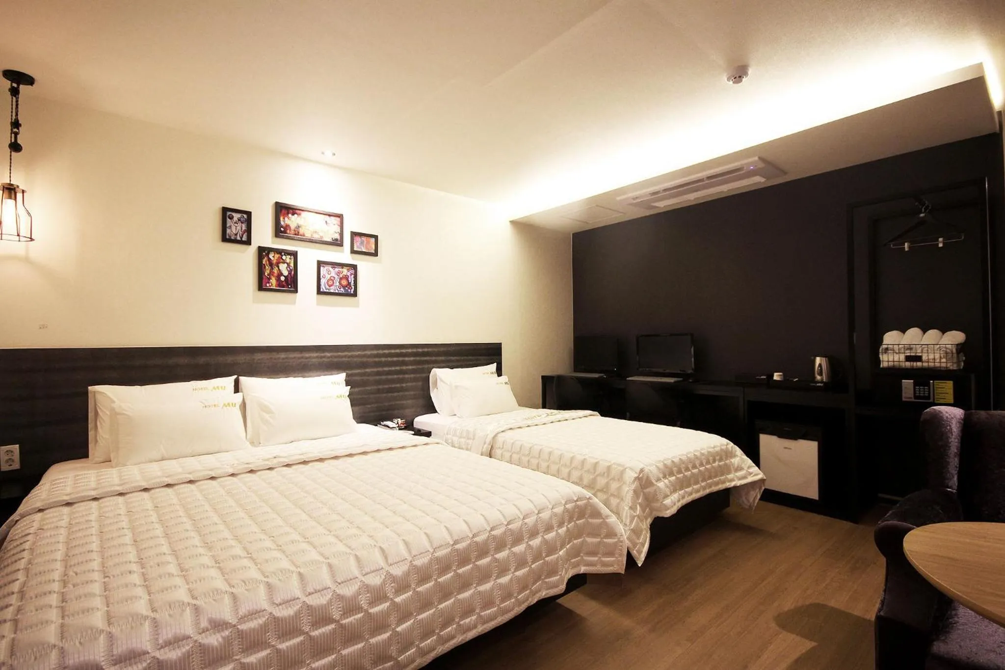 Bedroom, Bed in MU Hotel