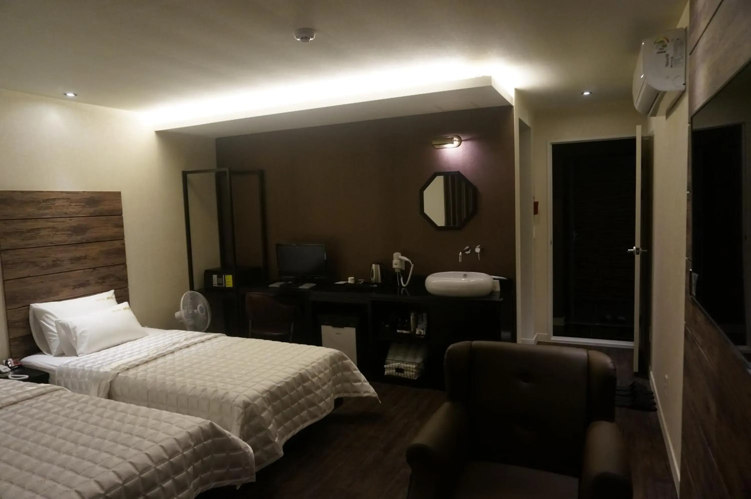 Bedroom, Bed in MU Hotel Bedroom, Bed in MU Hotel