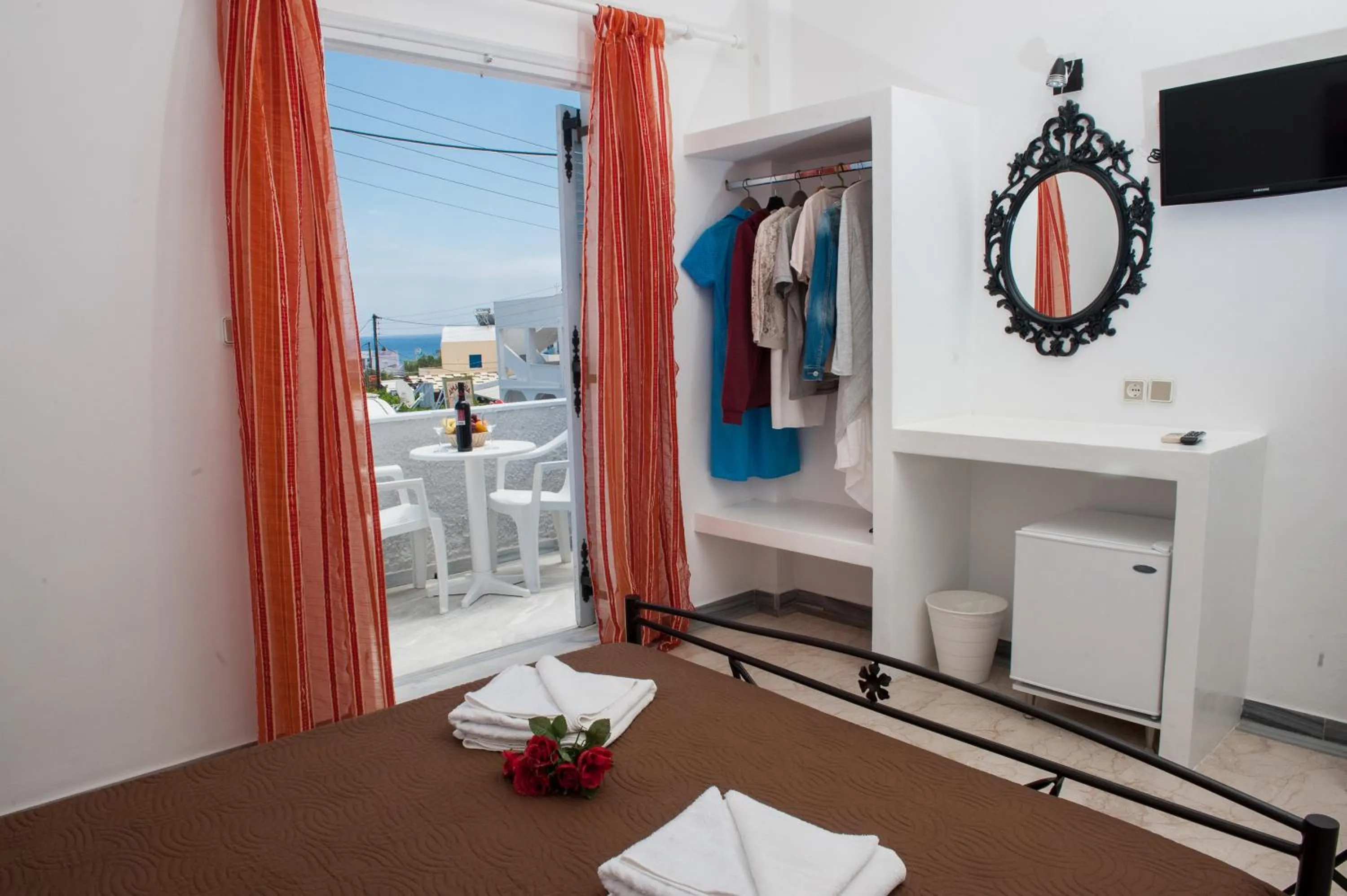 Property building in Join Us Low Cost Rooms