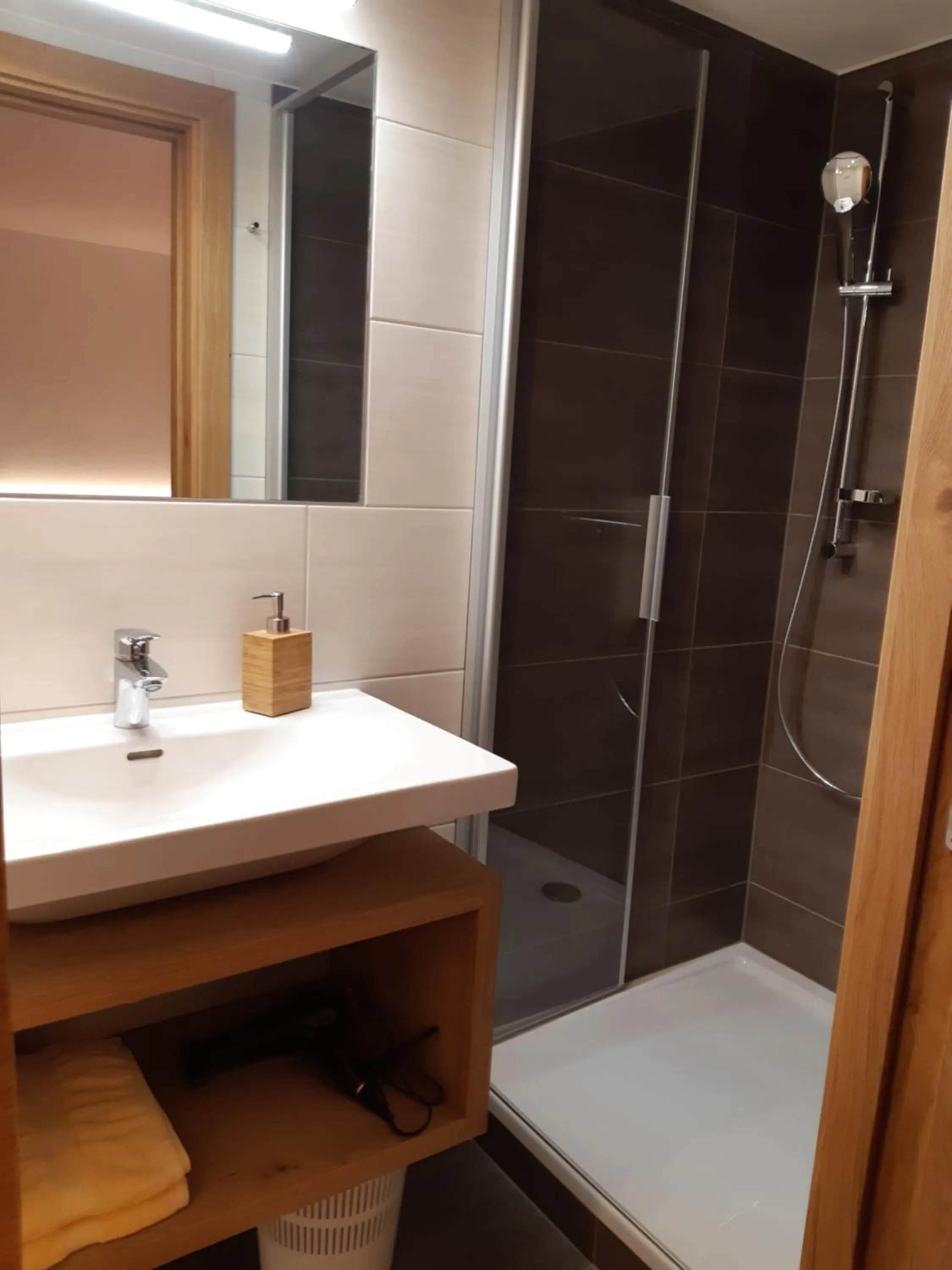 Shower in Pension Thainerhof